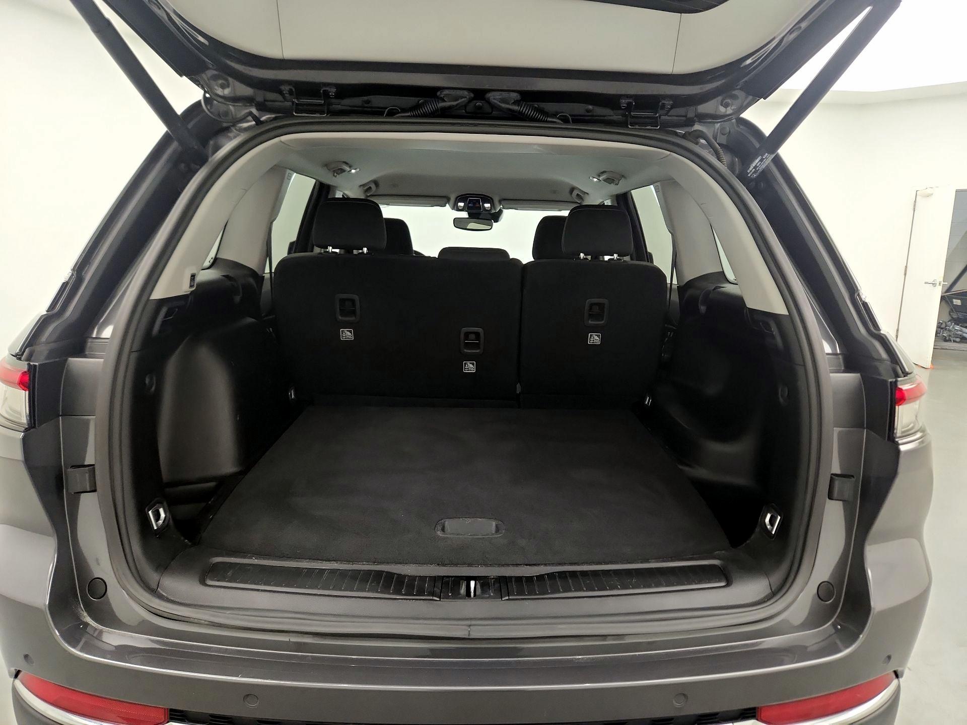 Thumbnail: 2023 Jeep Grand Cherokee - 18