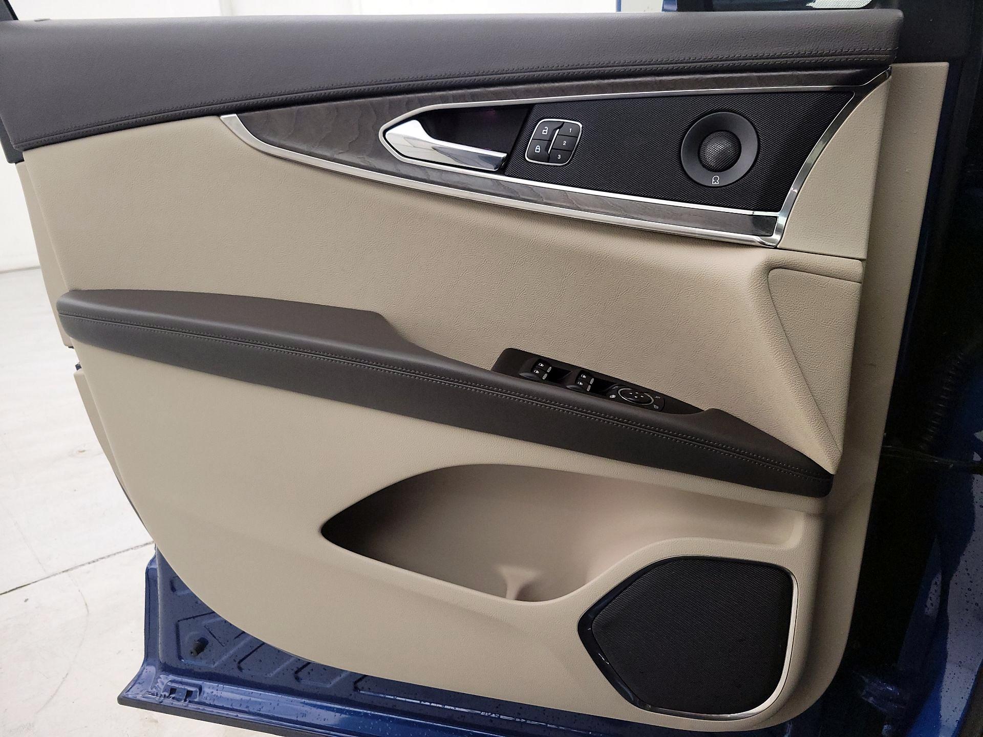 Thumbnail: 2020 Lincoln Nautilus - 12