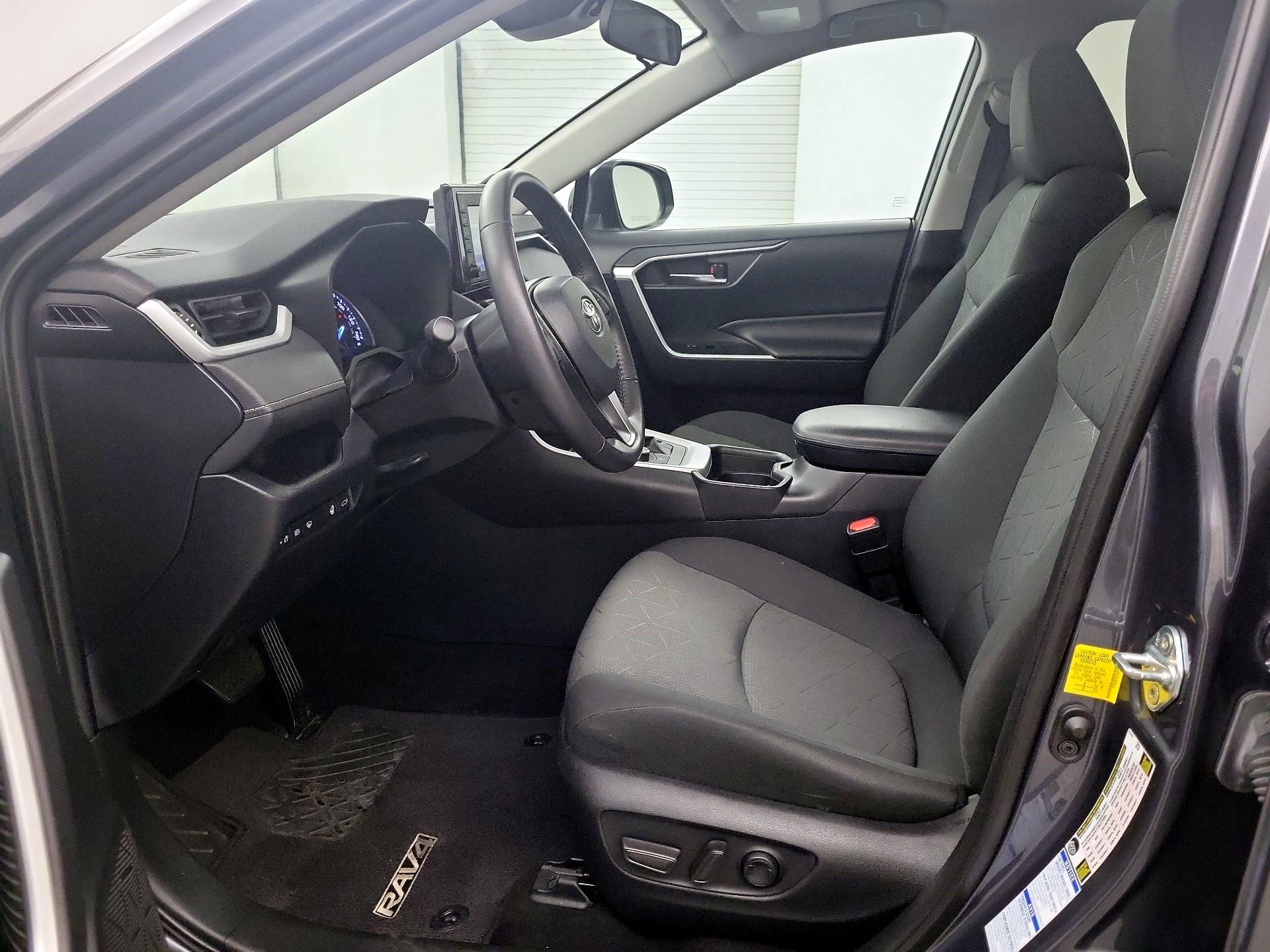 Thumbnail: 2020 Toyota RAV4 - 9