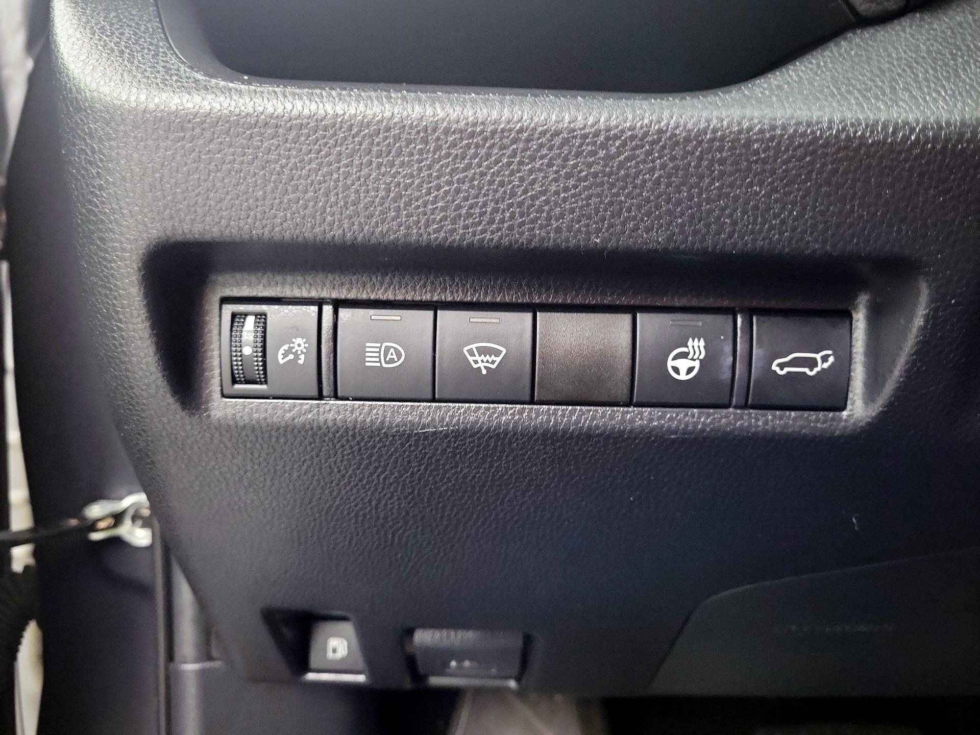 Thumbnail: 2020 Toyota RAV4 - 11