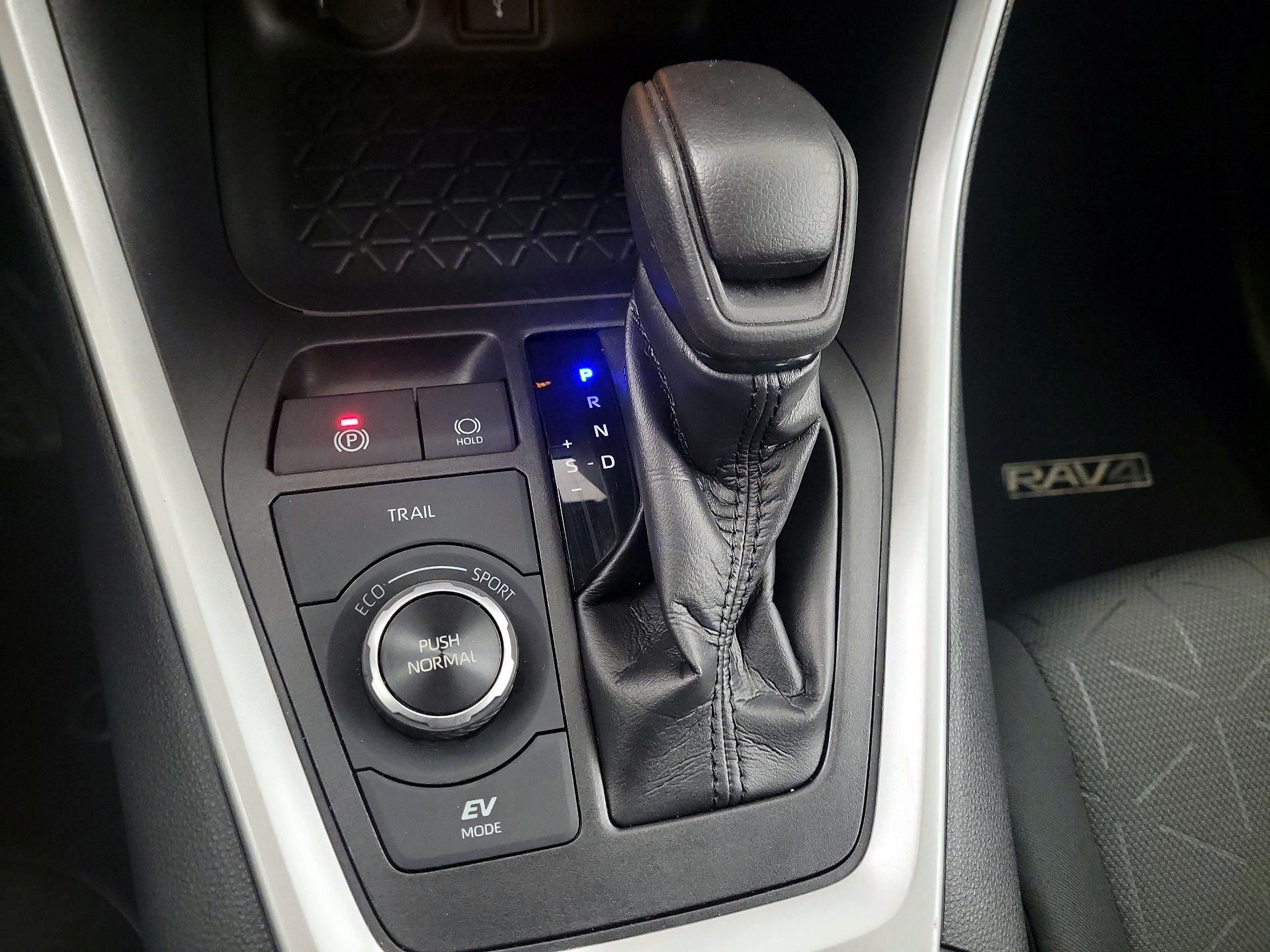 Thumbnail: 2020 Toyota RAV4 - 15