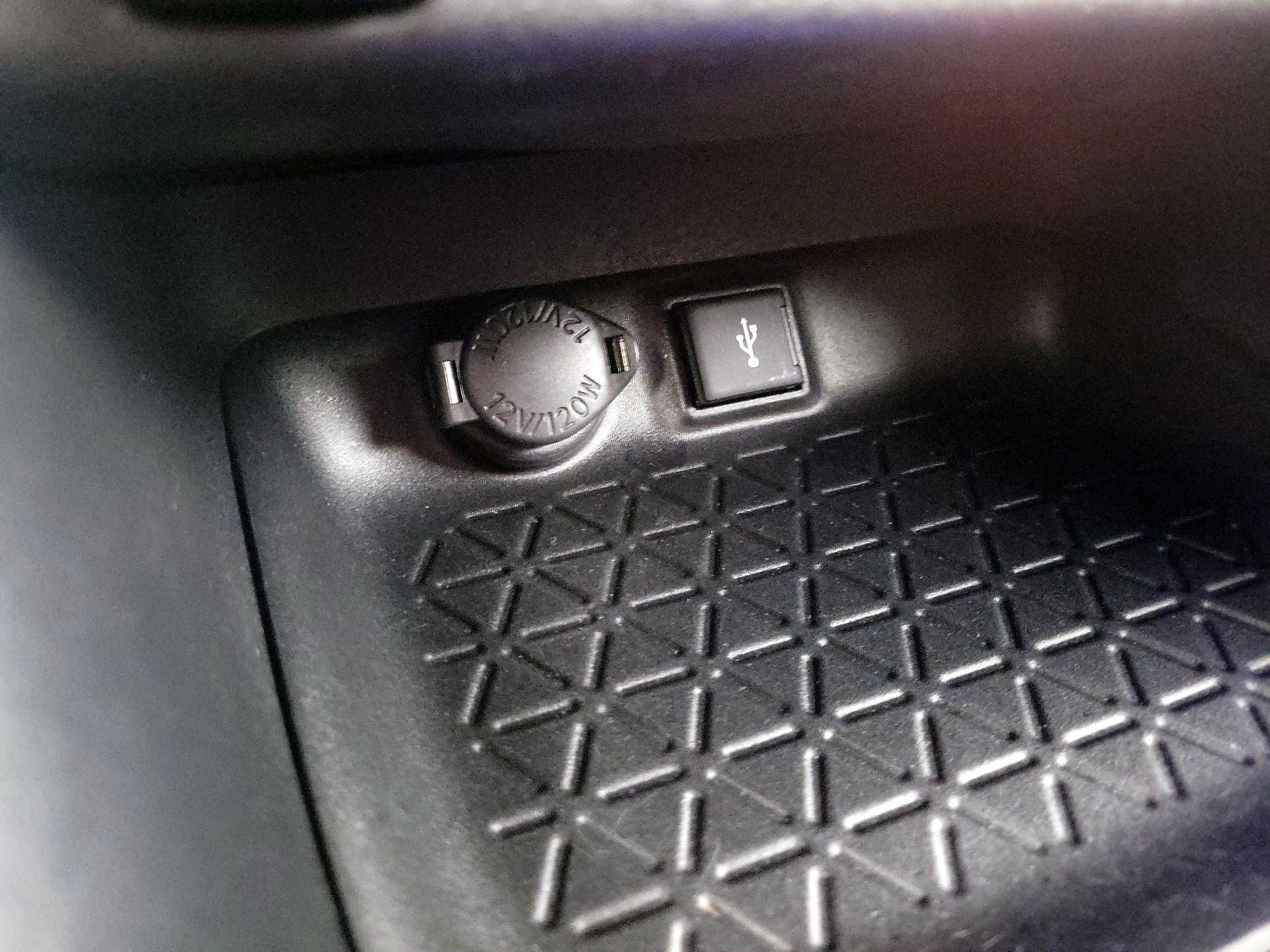 Thumbnail: 2020 Toyota RAV4 - 16