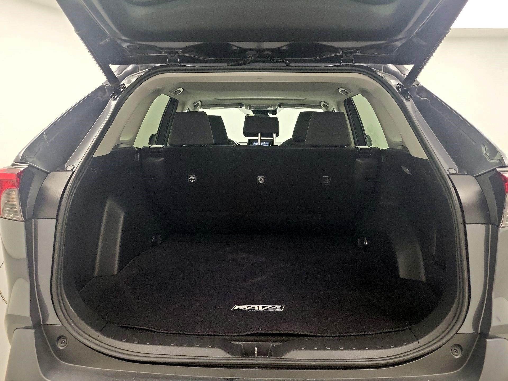 Thumbnail: 2020 Toyota RAV4 - 19