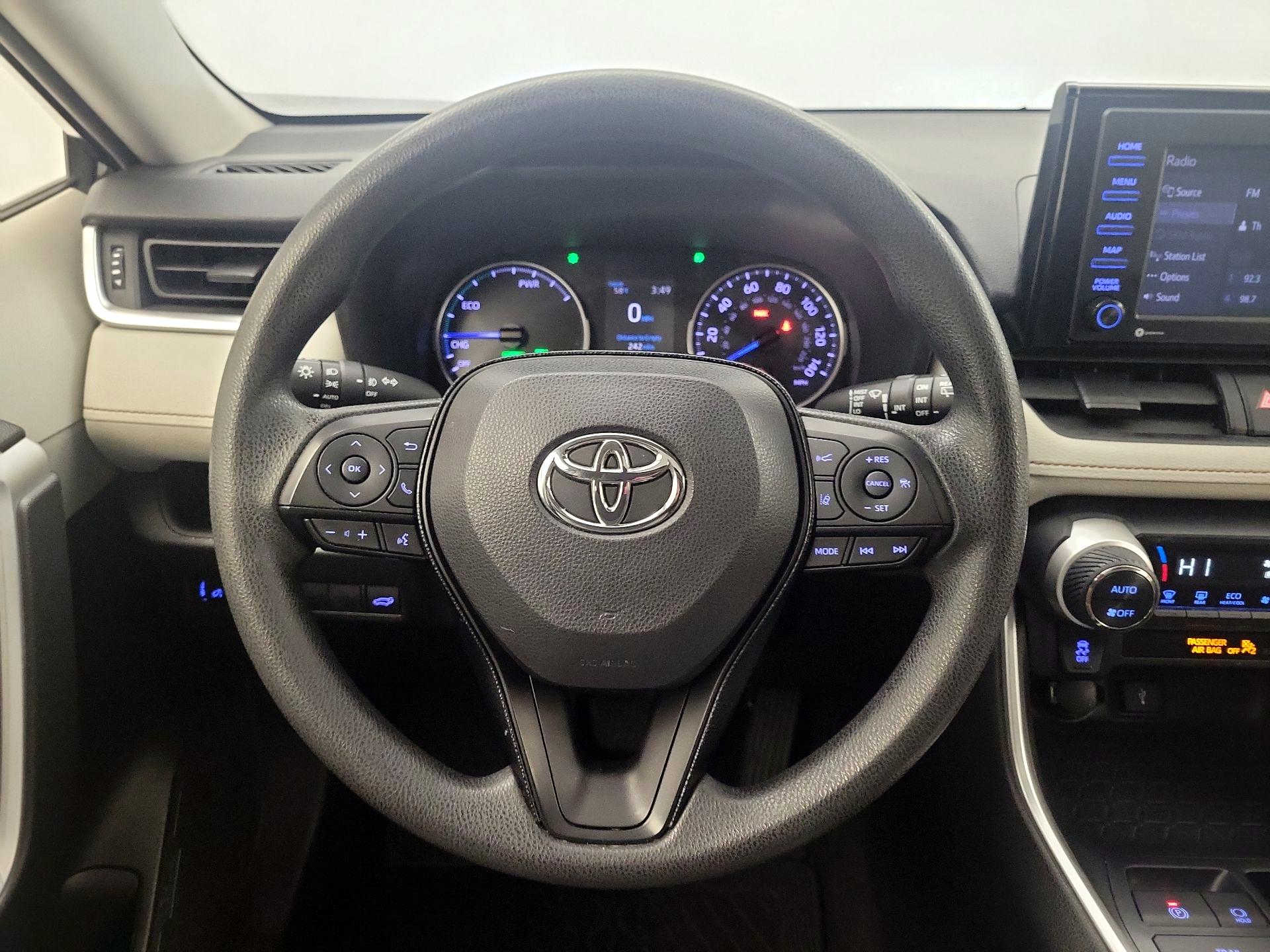 Thumbnail: 2020 Toyota RAV4 - 10