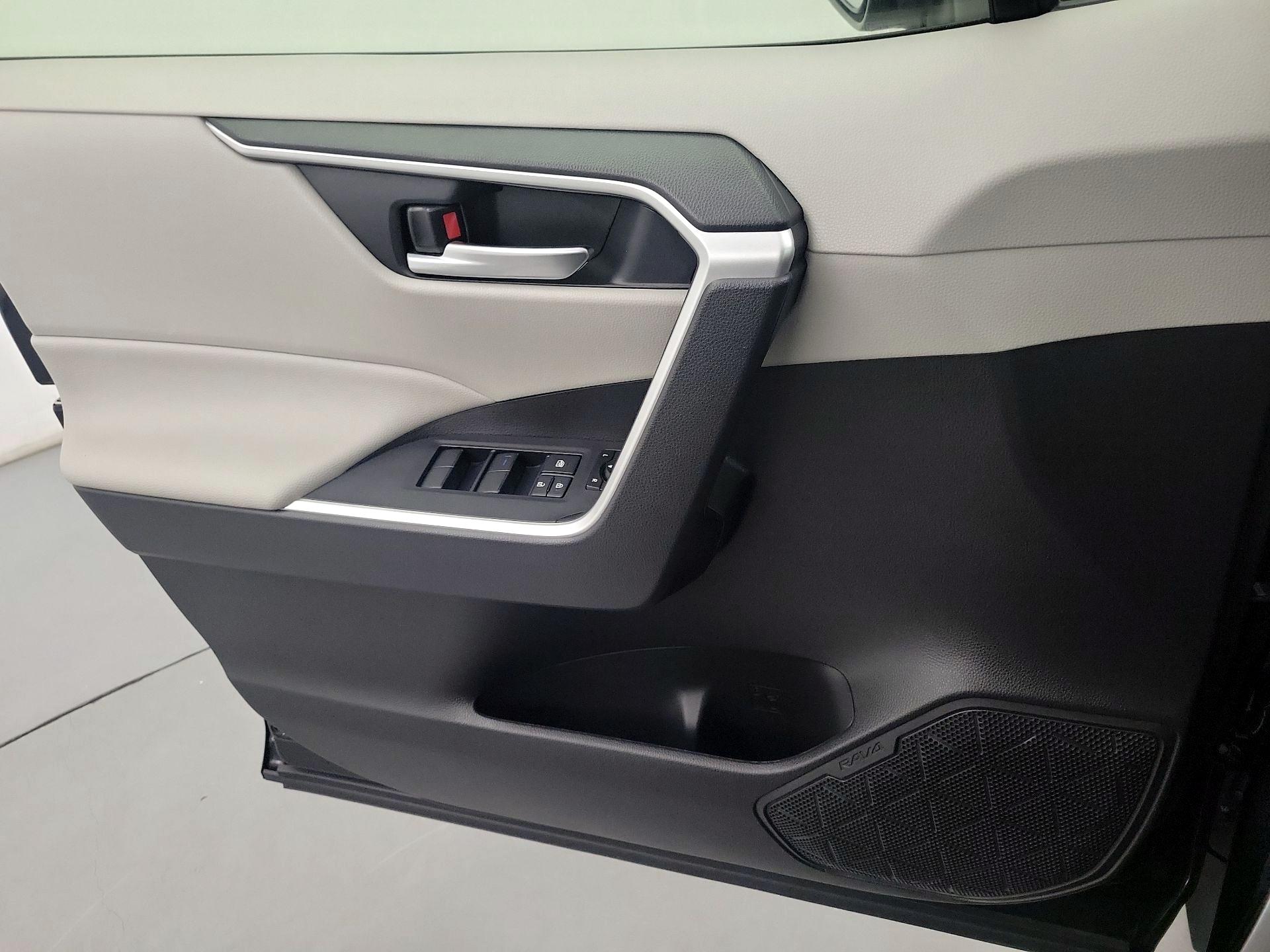 Thumbnail: 2020 Toyota RAV4 - 12