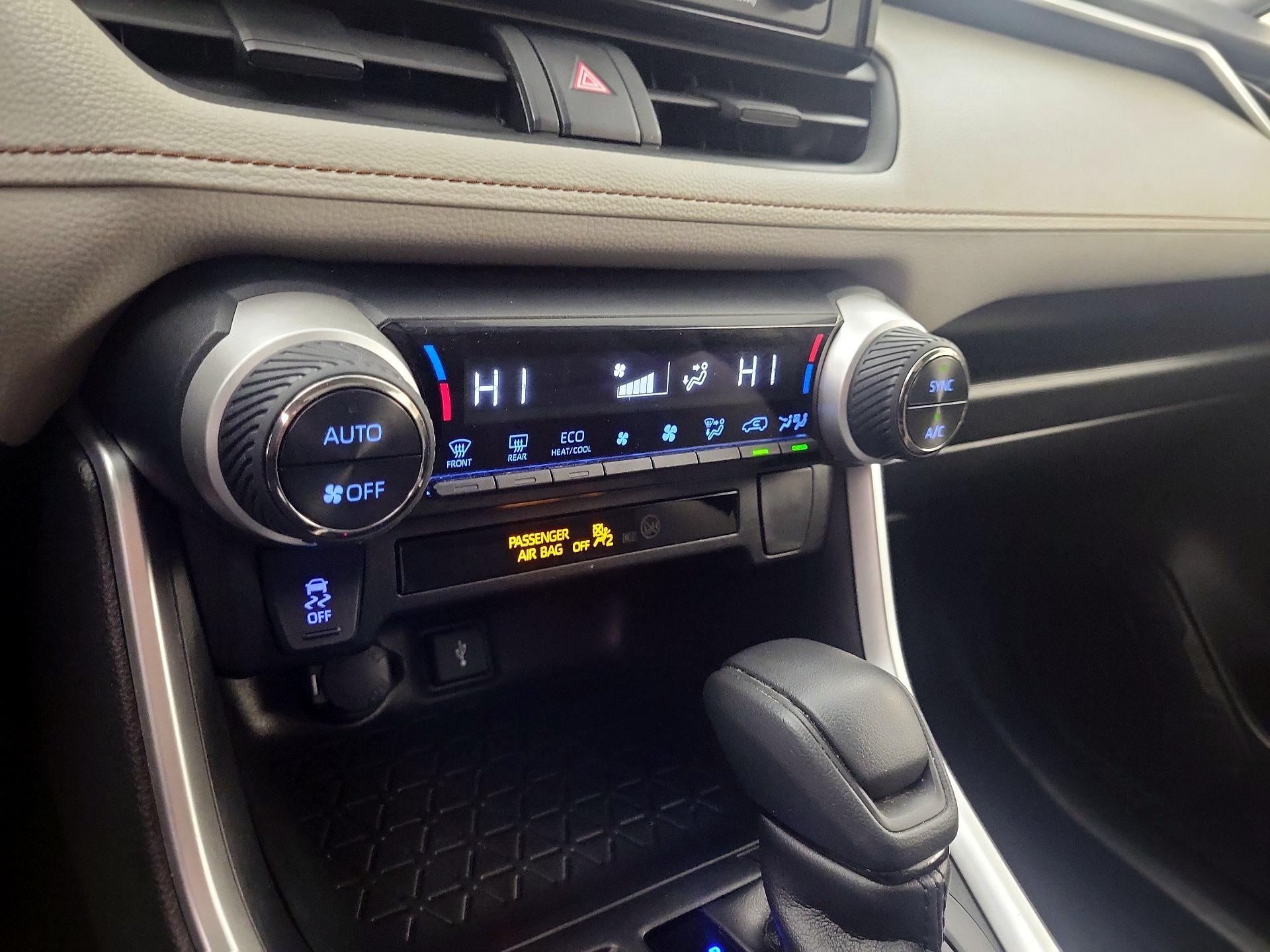 Thumbnail: 2020 Toyota RAV4 - 16