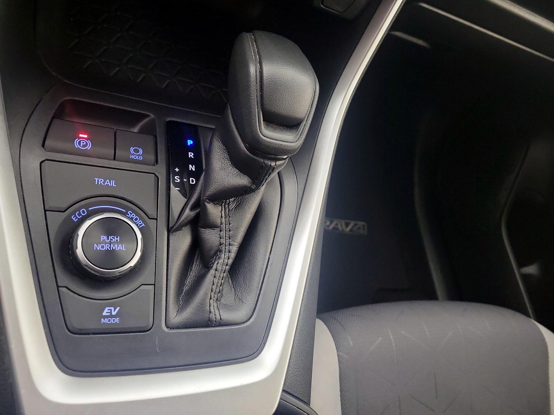 Thumbnail: 2020 Toyota RAV4 - 17