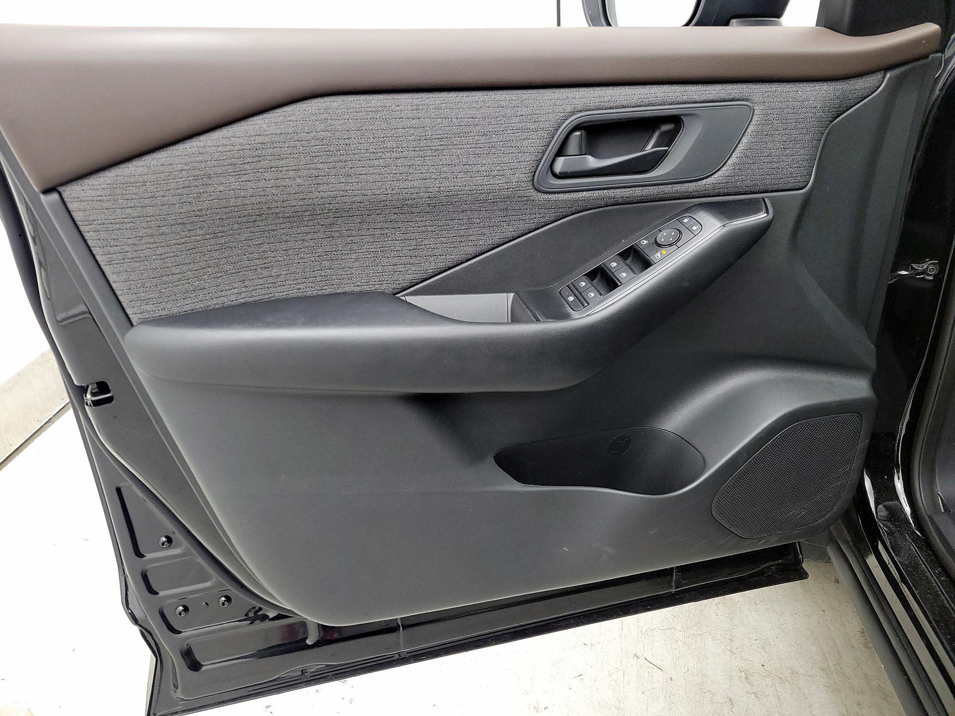 Thumbnail: 2023 Nissan Rogue - 12