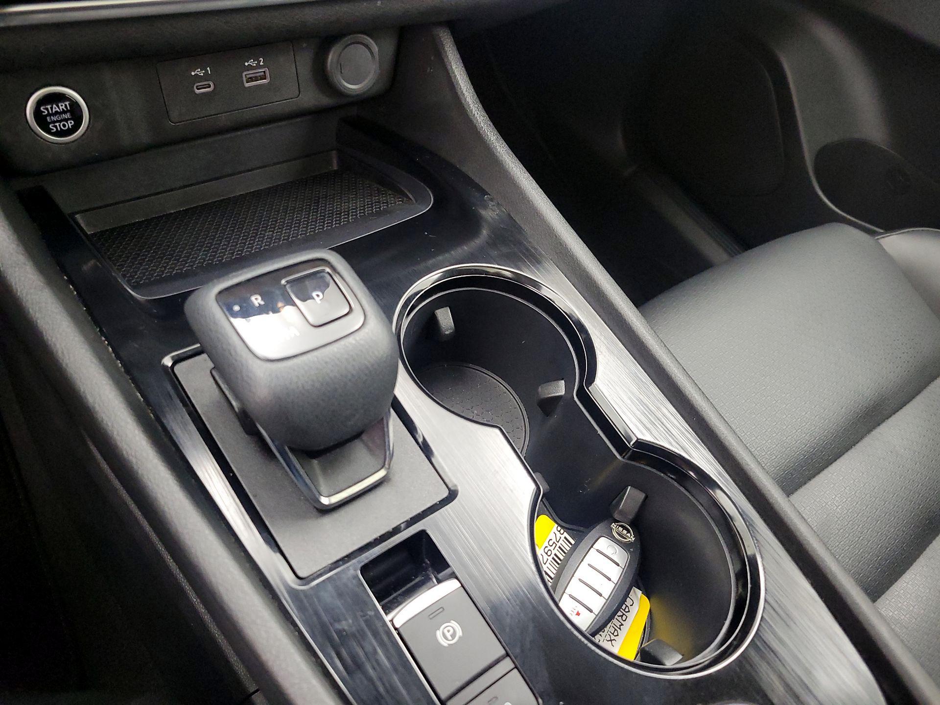 Thumbnail: 2022 Nissan Rogue - 17