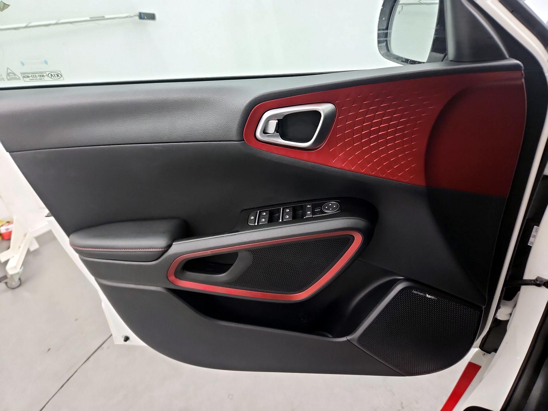 Thumbnail: 2020 Kia Soul - 10