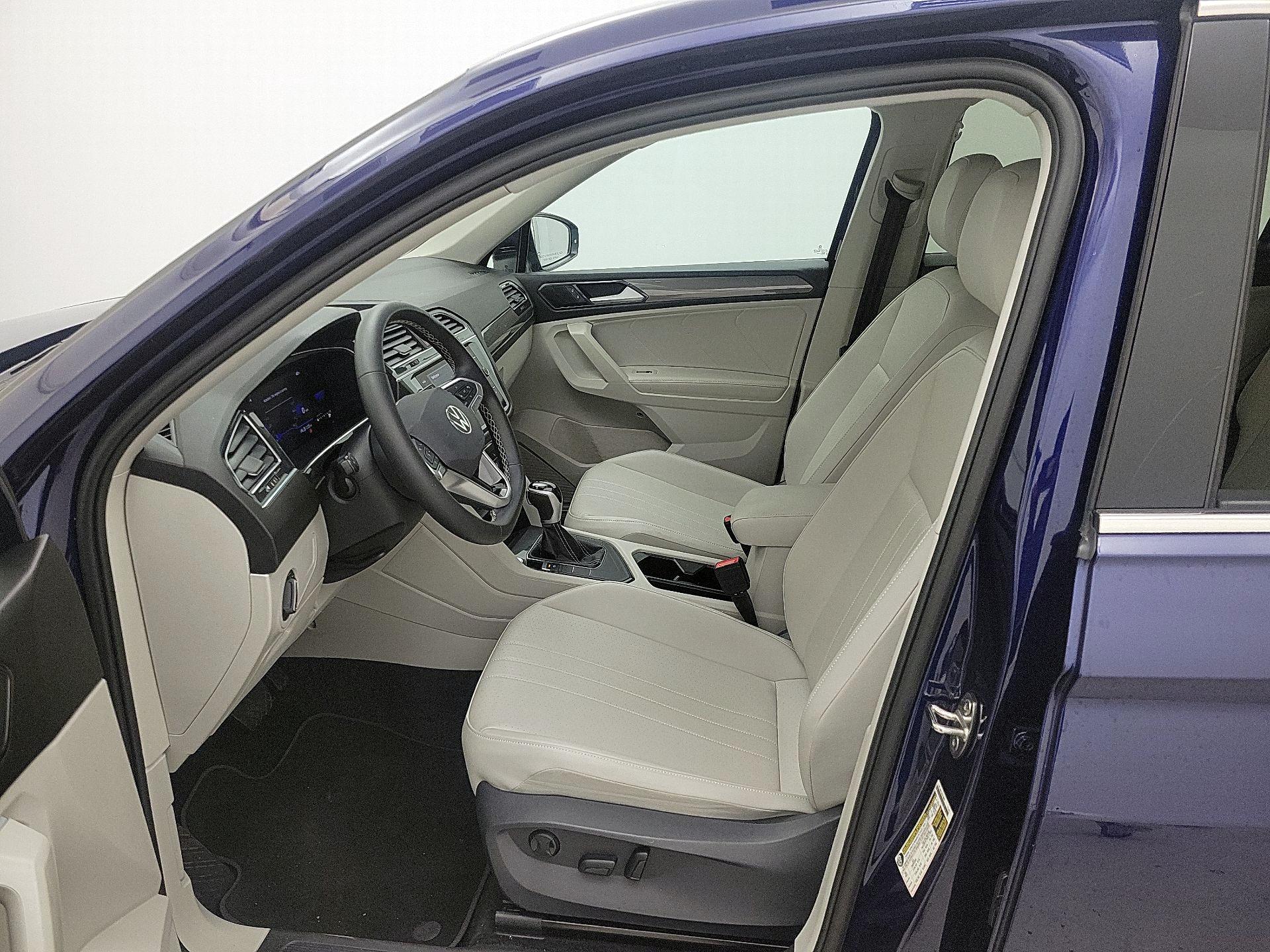 Thumbnail: 2023 Volkswagen Tiguan - 11