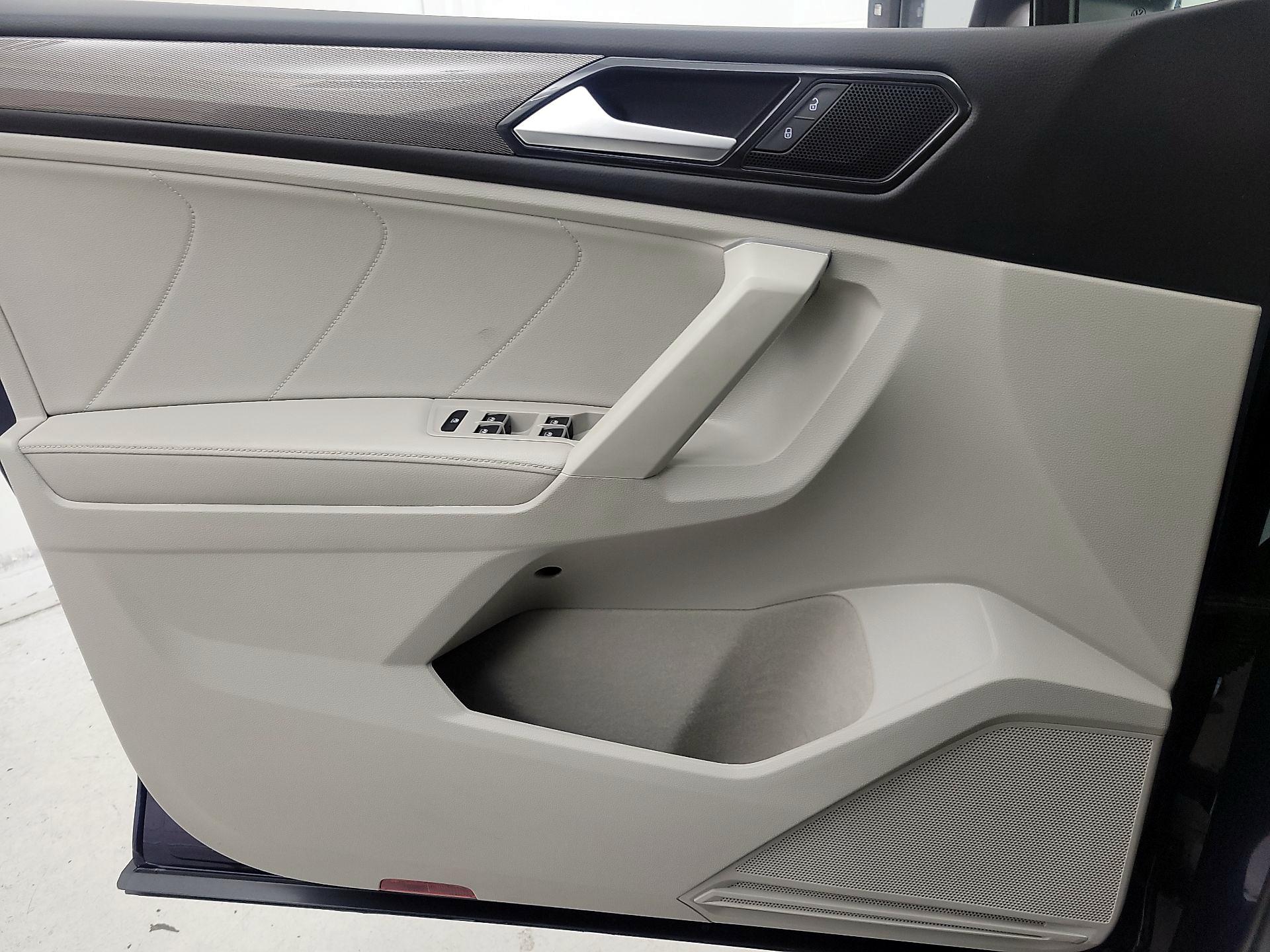 Thumbnail: 2023 Volkswagen Tiguan - 12