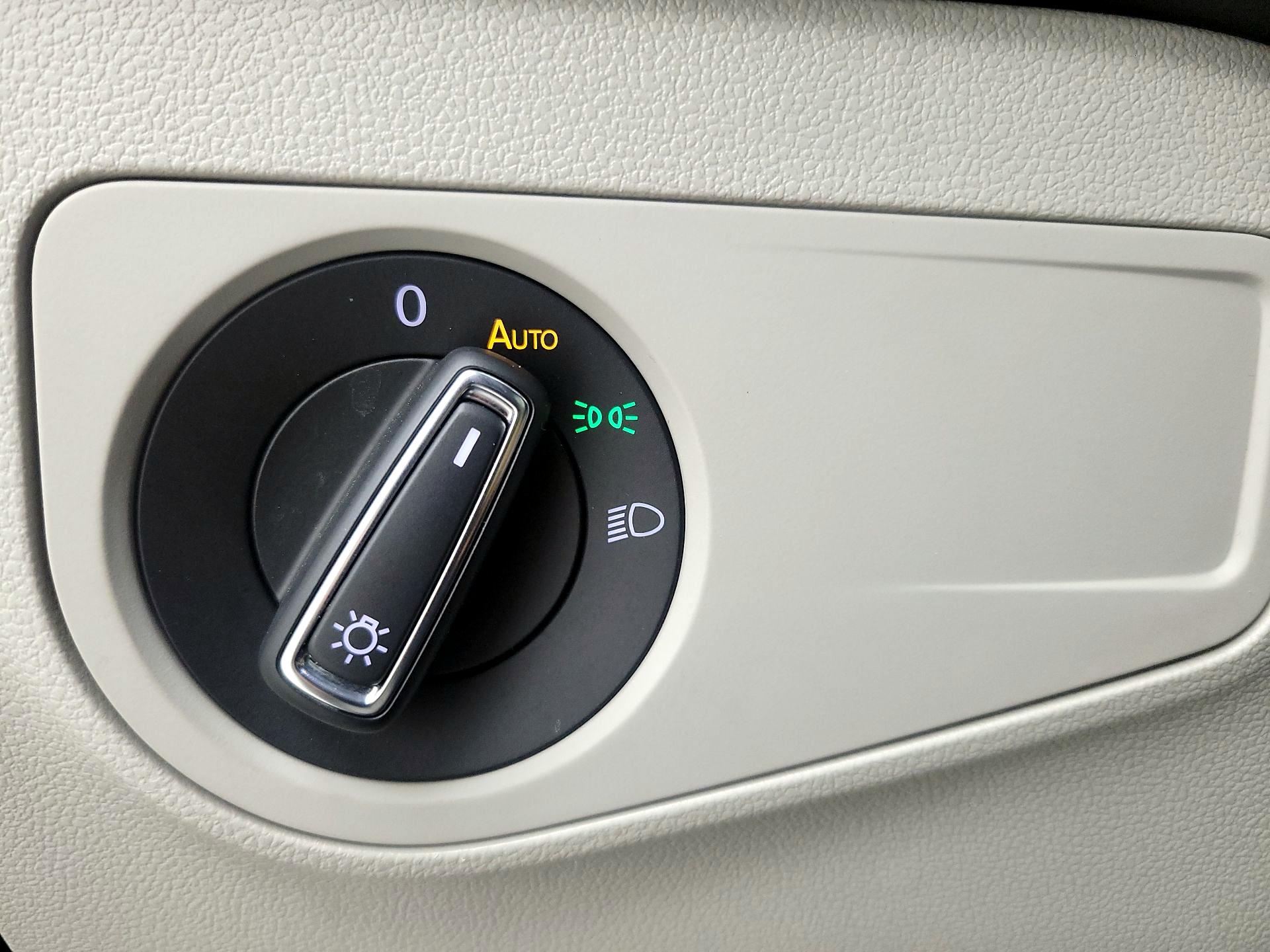 Thumbnail: 2023 Volkswagen Tiguan - 13