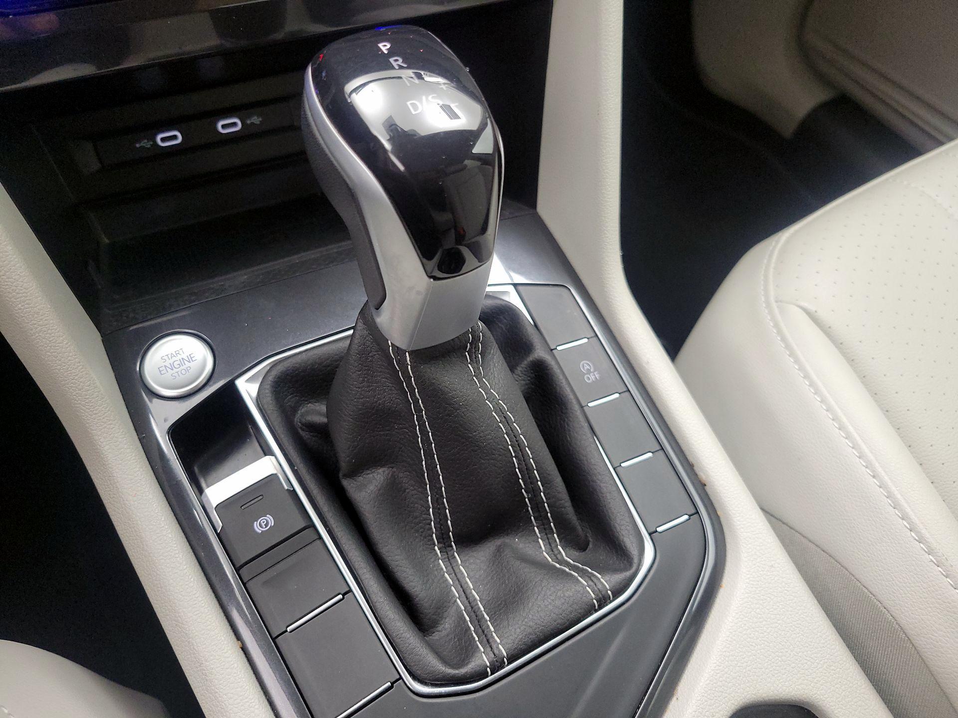 Thumbnail: 2023 Volkswagen Tiguan - 17