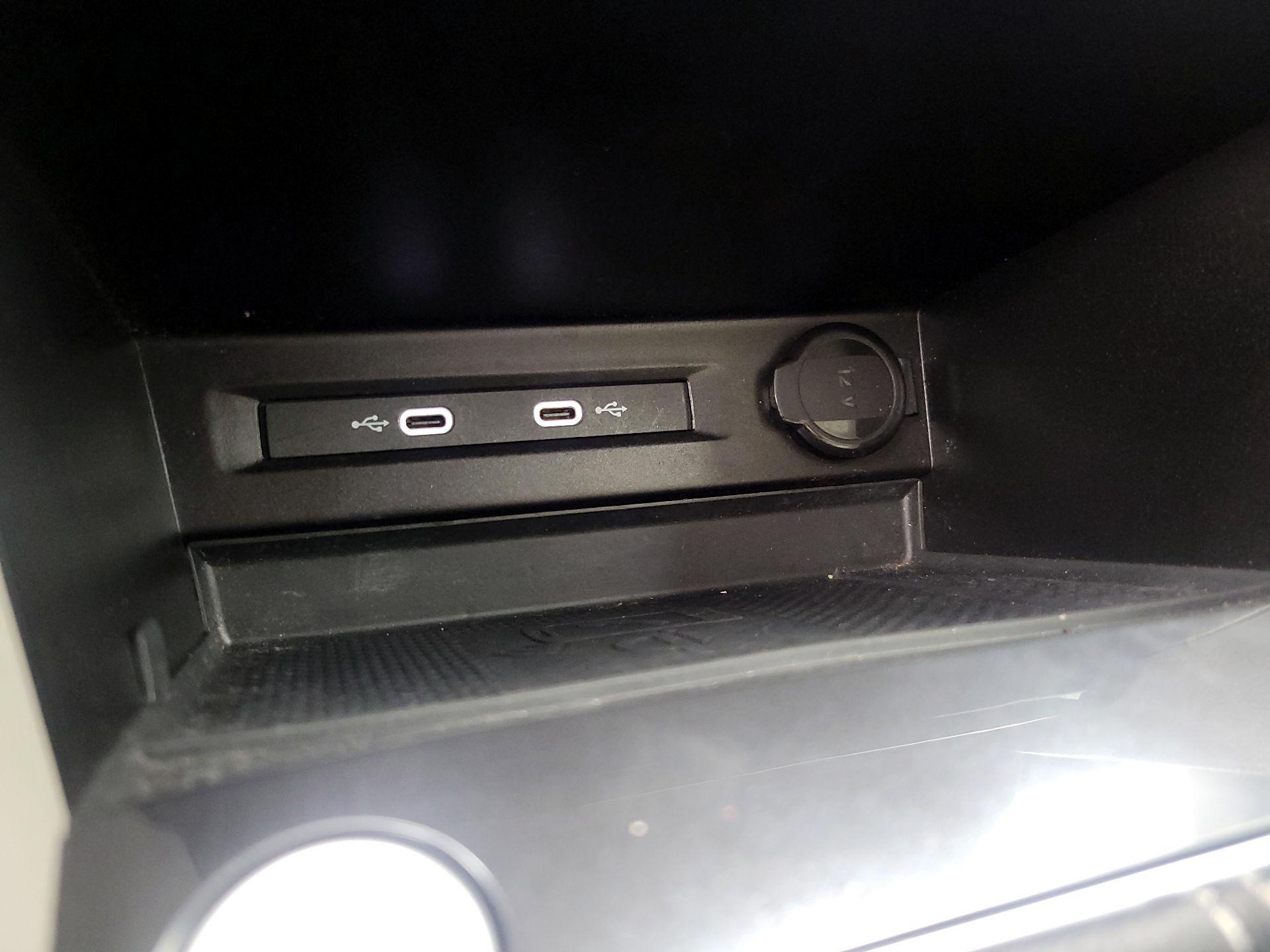 Thumbnail: 2023 Volkswagen Tiguan - 18