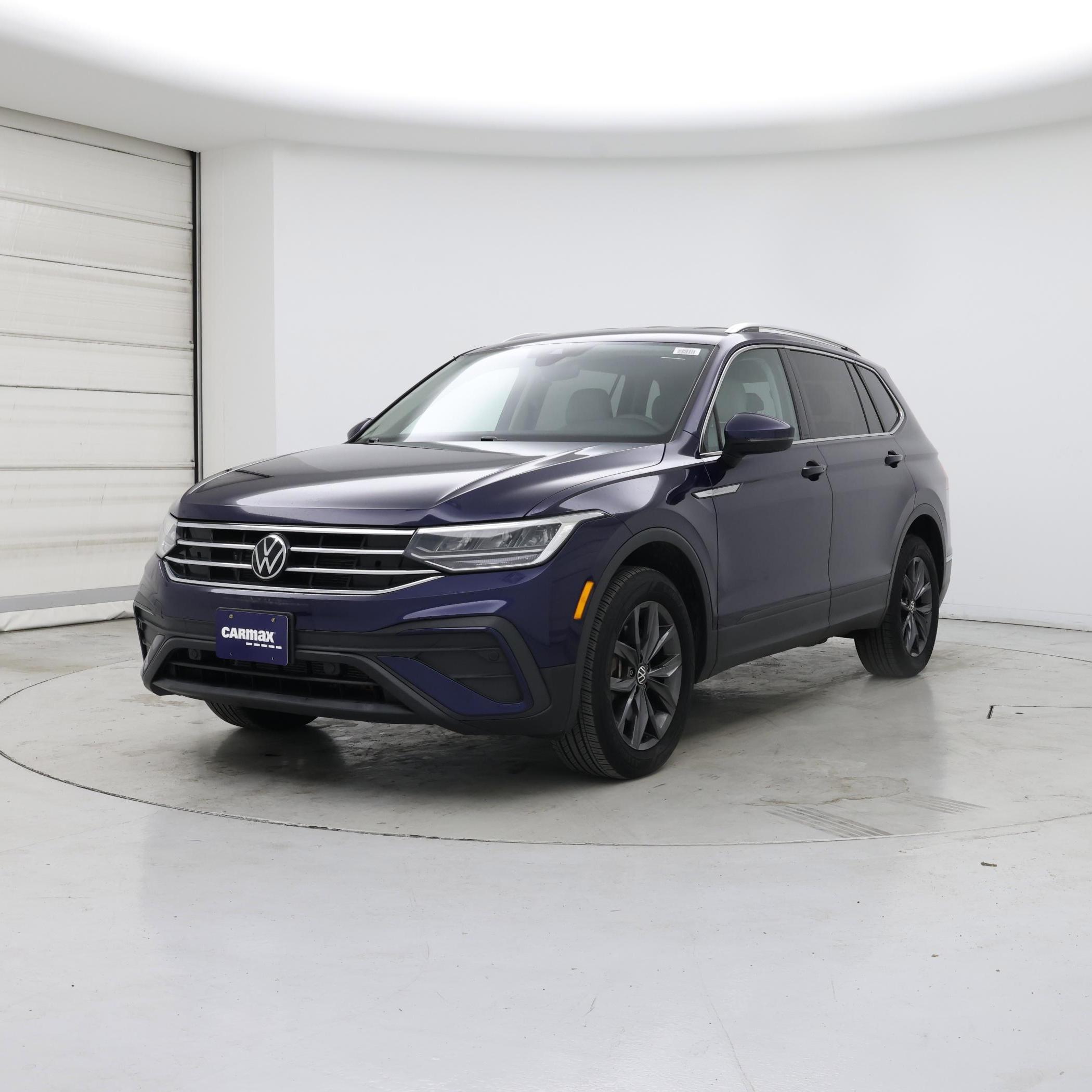 Thumbnail: 2023 Volkswagen Tiguan - 4