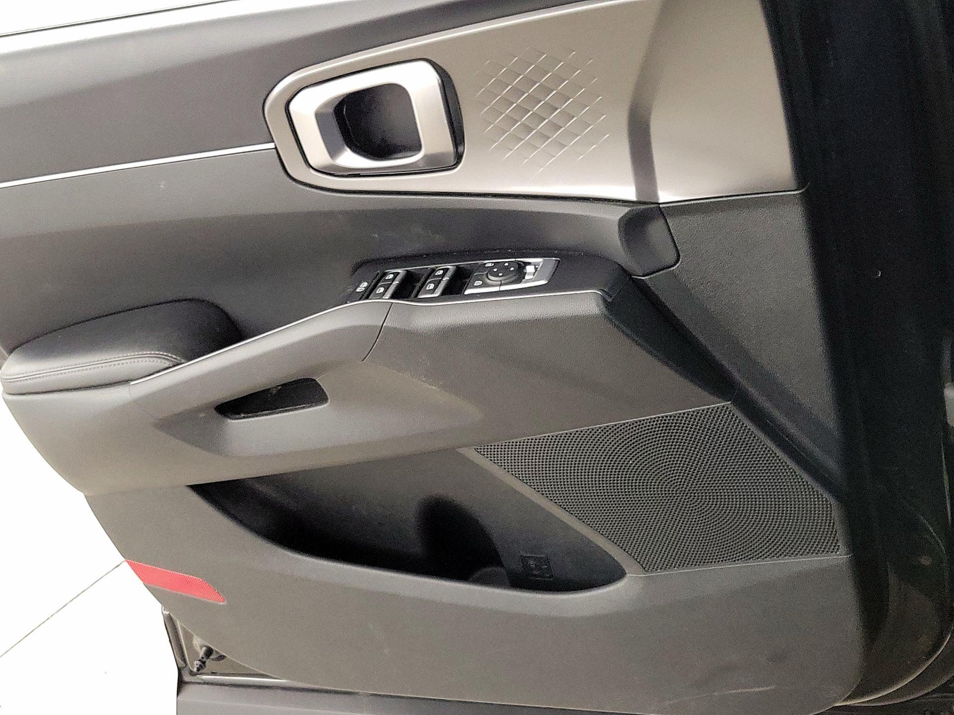 Thumbnail: 2023 Kia Sorento - 12