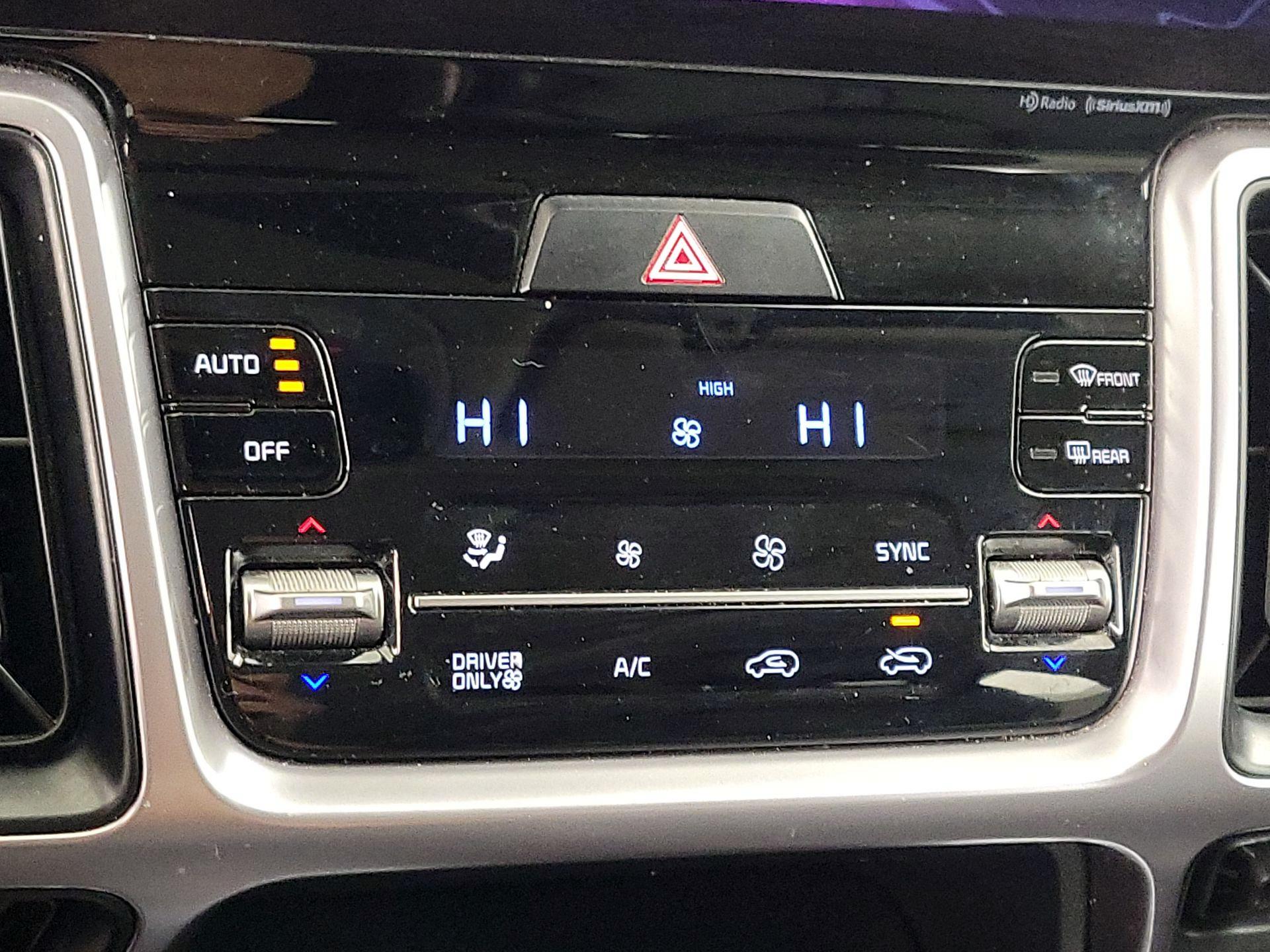 Thumbnail: 2023 Kia Sorento - 17