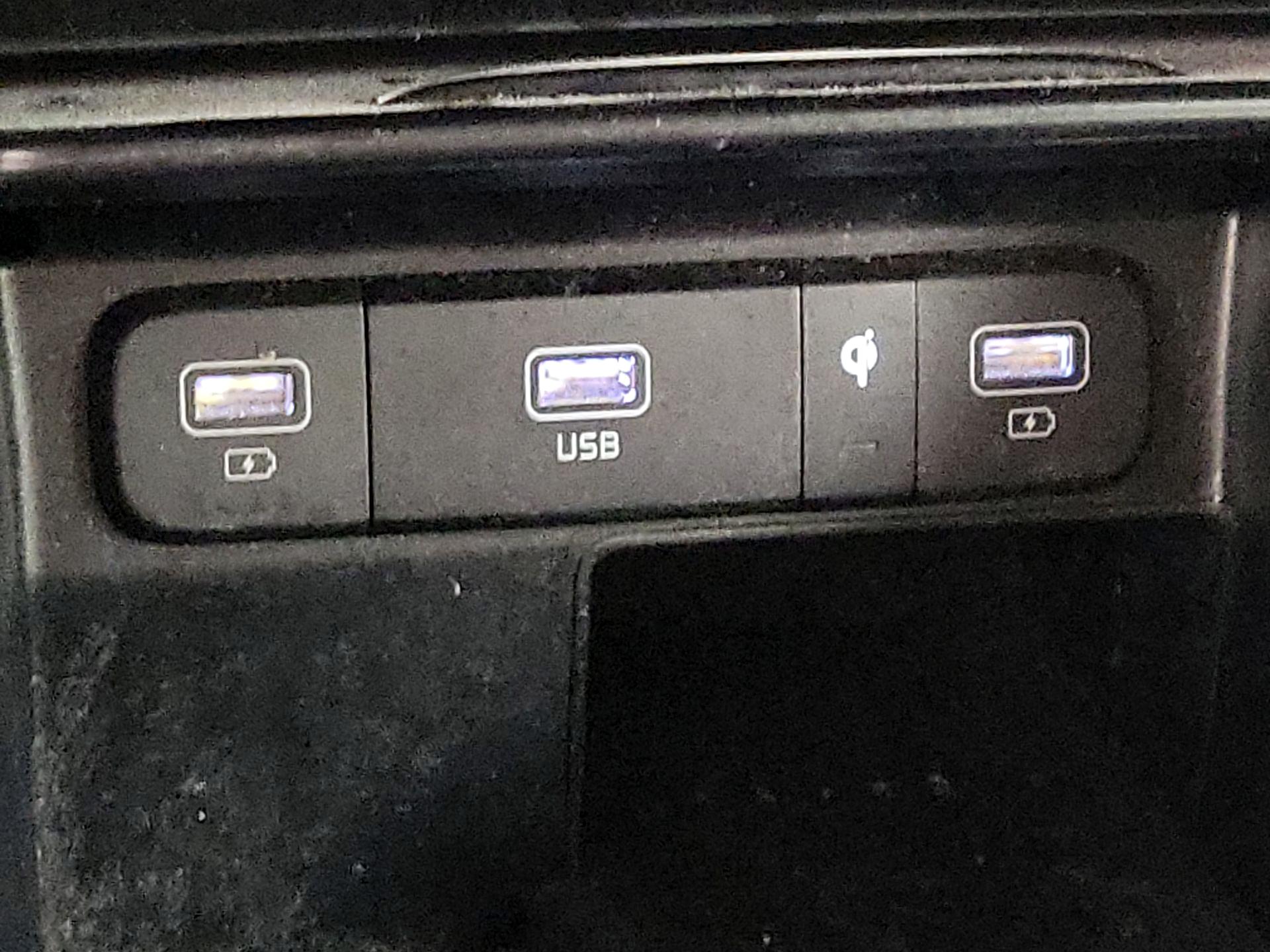 Thumbnail: 2023 Kia Sorento - 19