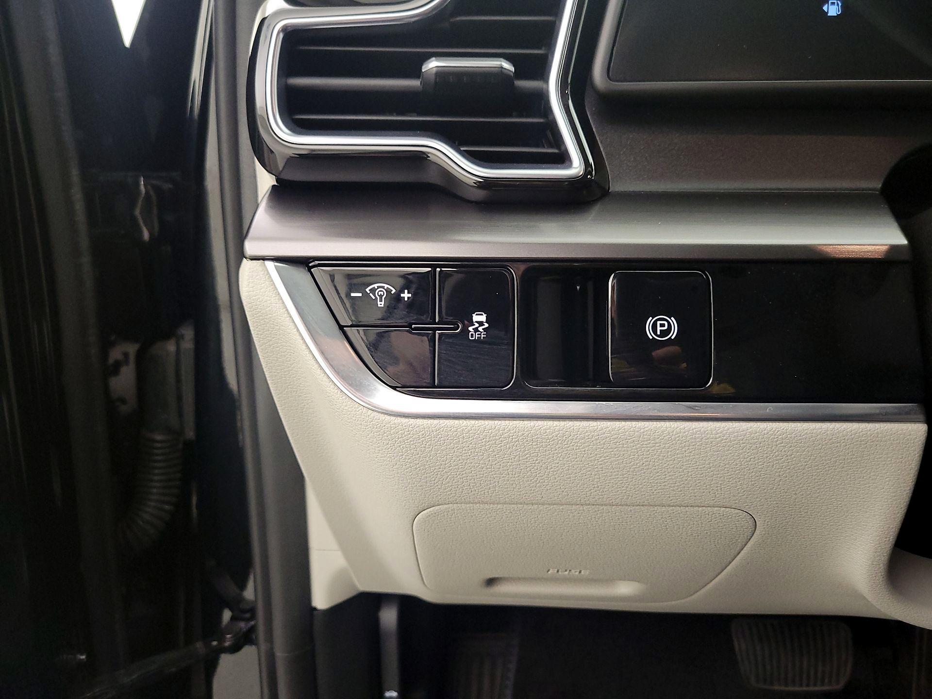 Thumbnail: 2023 Kia Sportage - 13