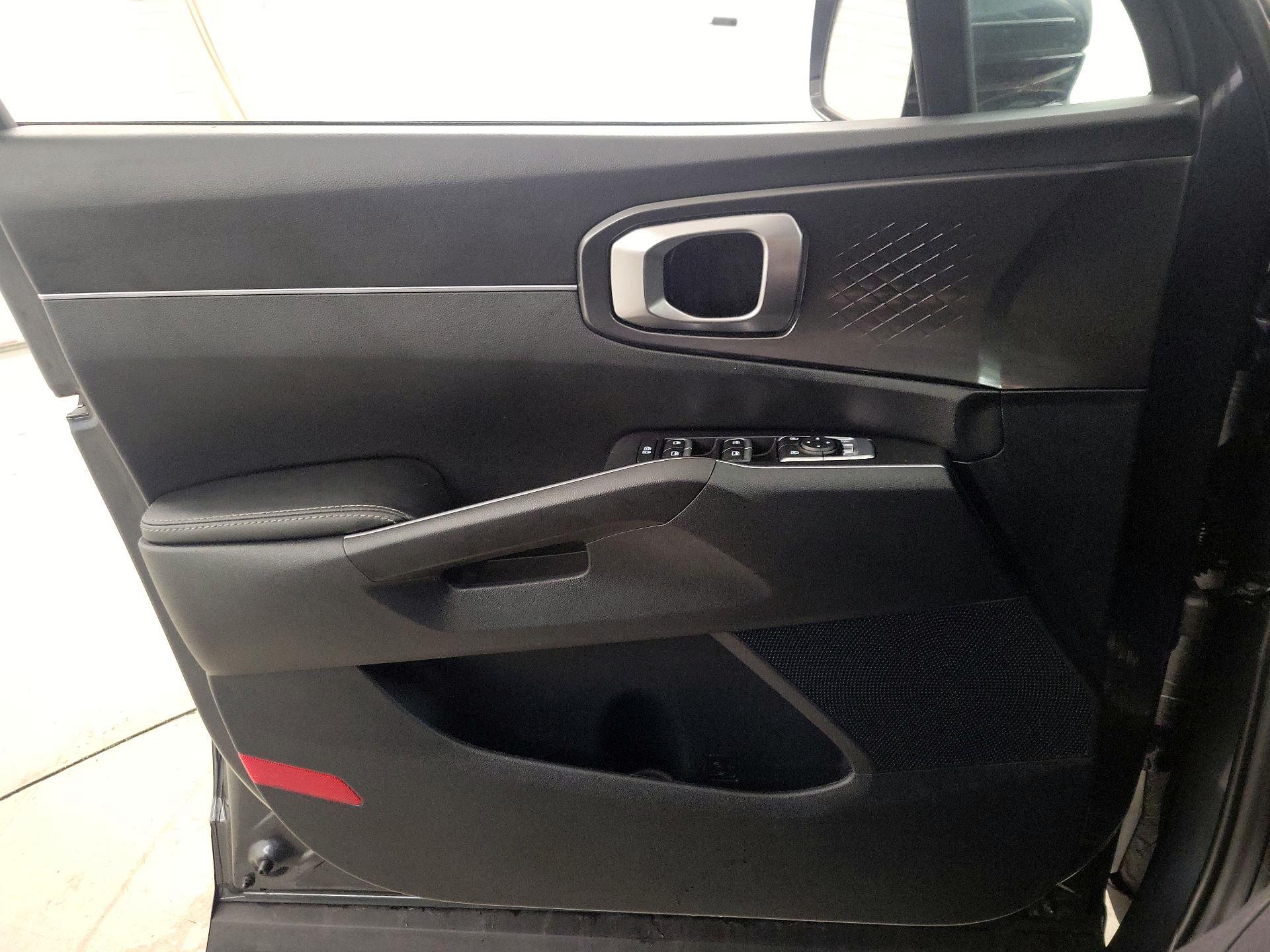 Thumbnail: 2023 Kia Sorento - 12