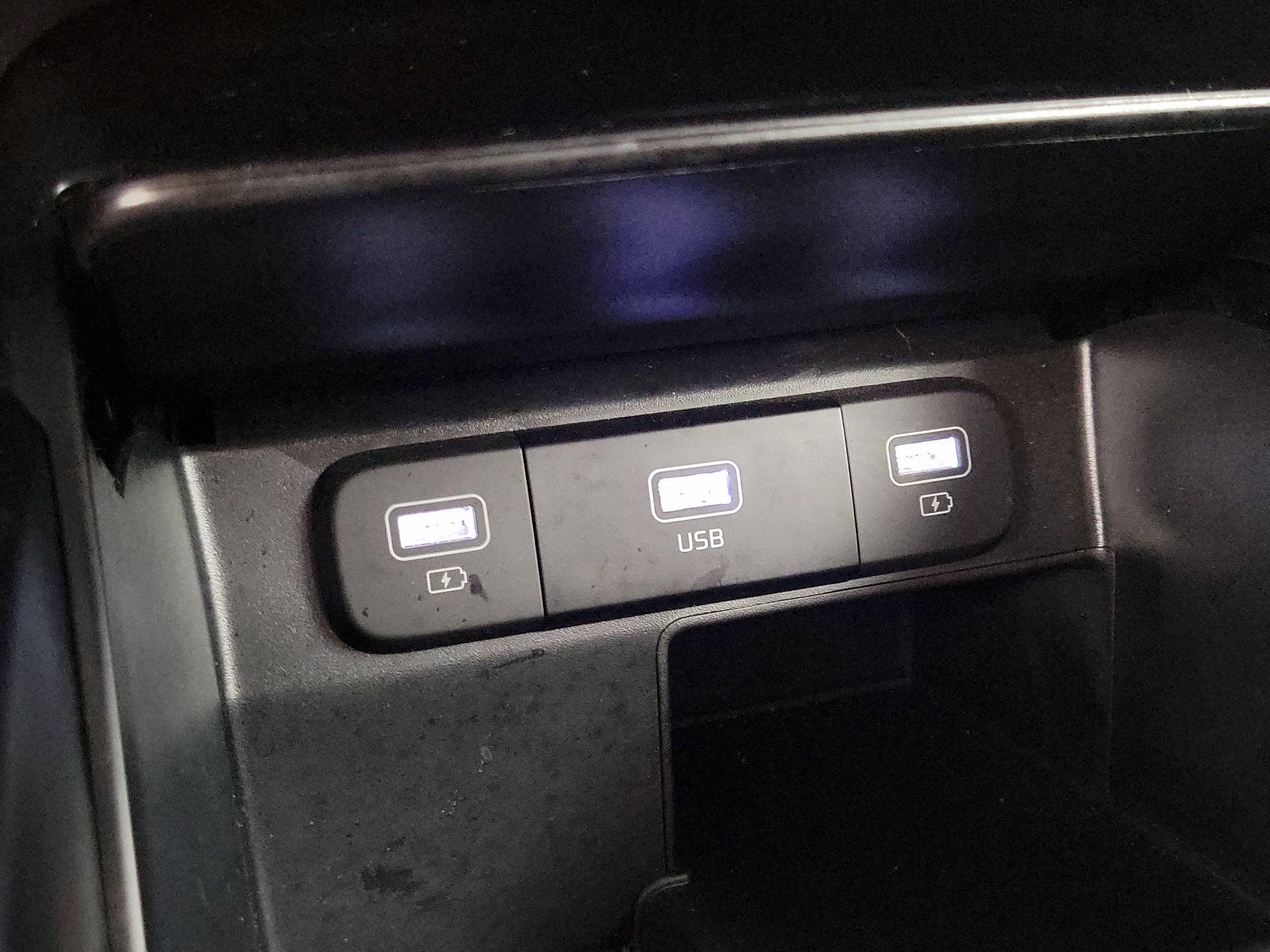 Thumbnail: 2023 Kia Sorento - 18