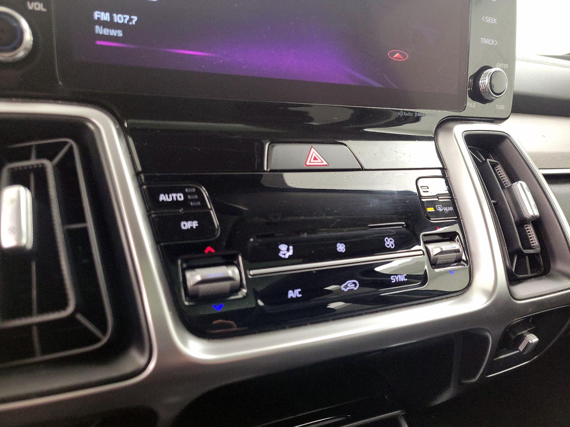 Thumbnail: 2023 Kia Sorento - 17