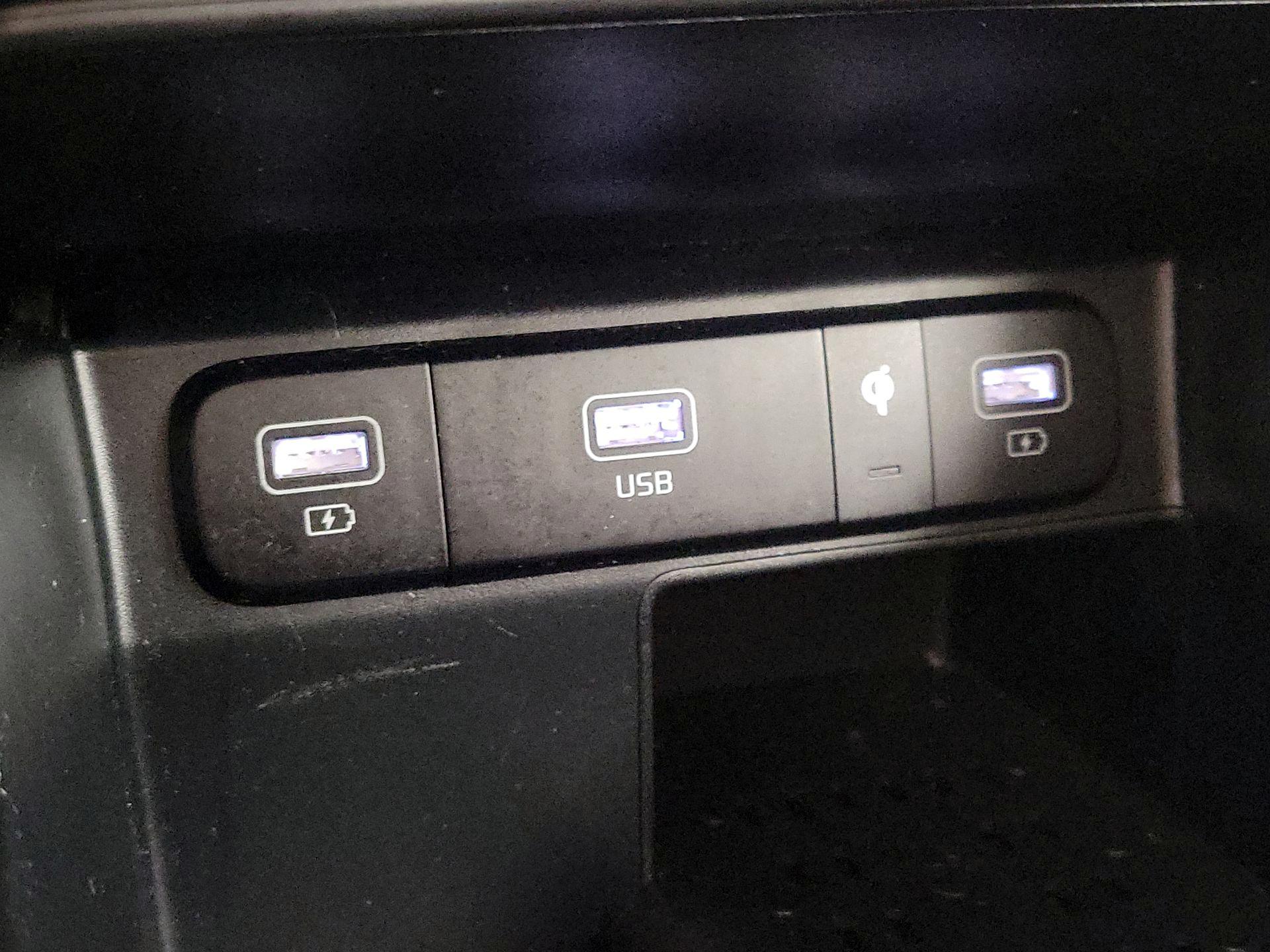 Thumbnail: 2023 Kia Sorento - 19