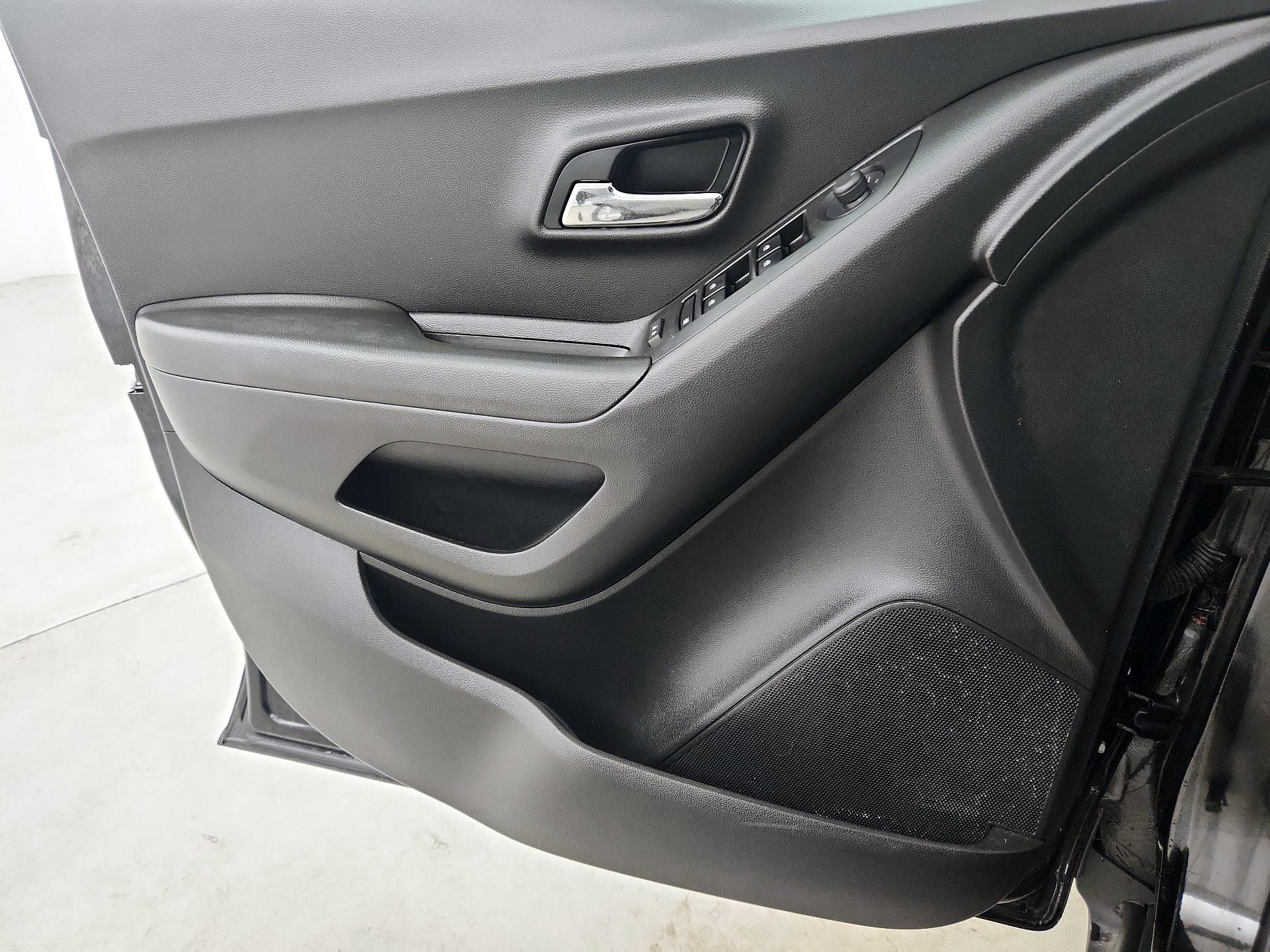 Thumbnail: 2021 Chevrolet Trax - 12