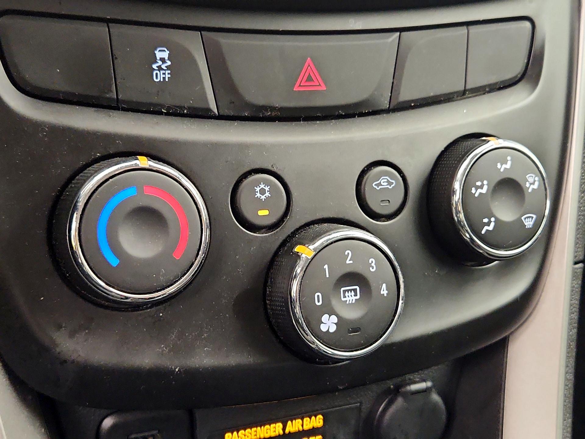 Thumbnail: 2021 Chevrolet Trax - 16