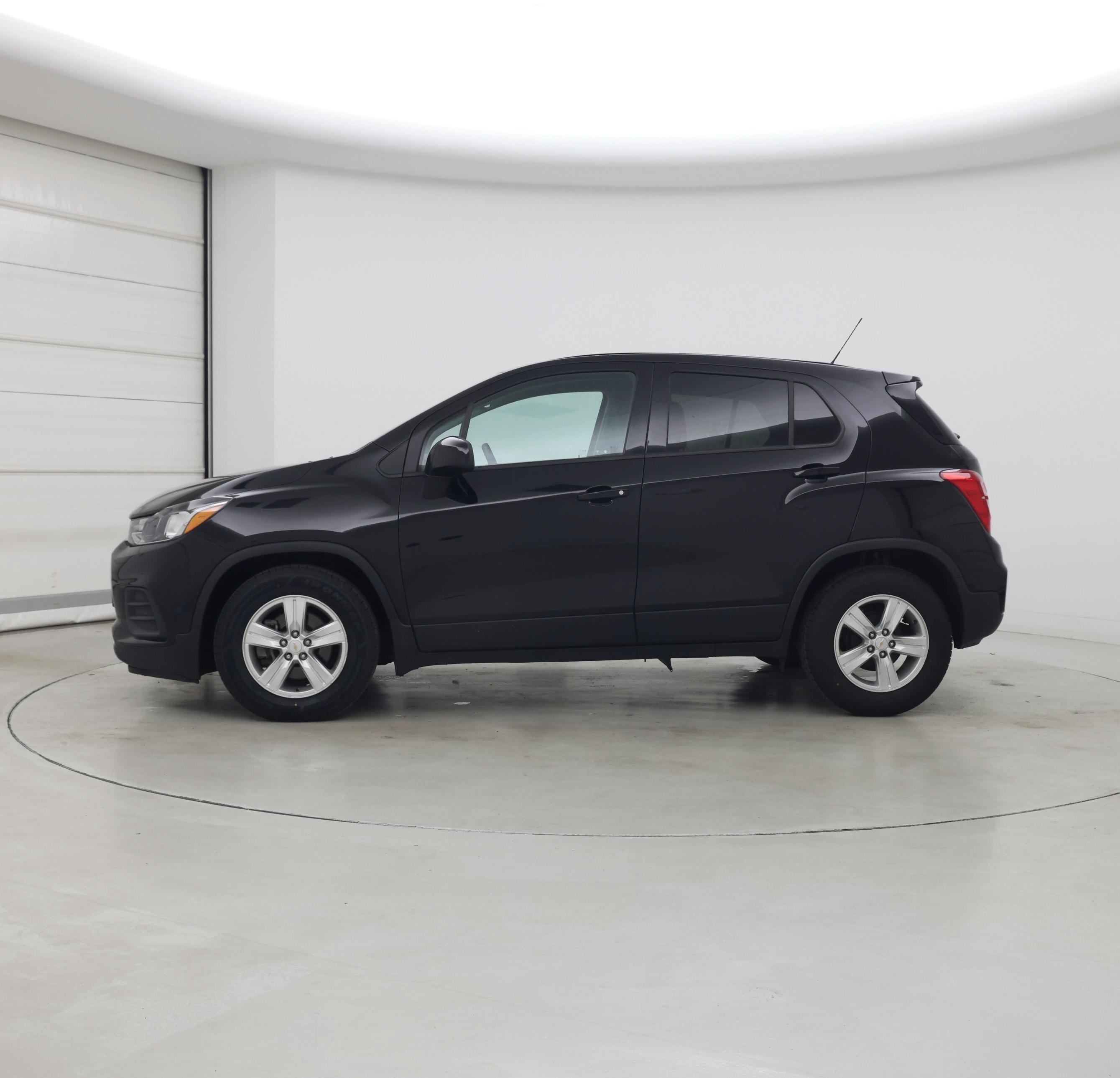 Thumbnail: 2021 Chevrolet Trax - 3