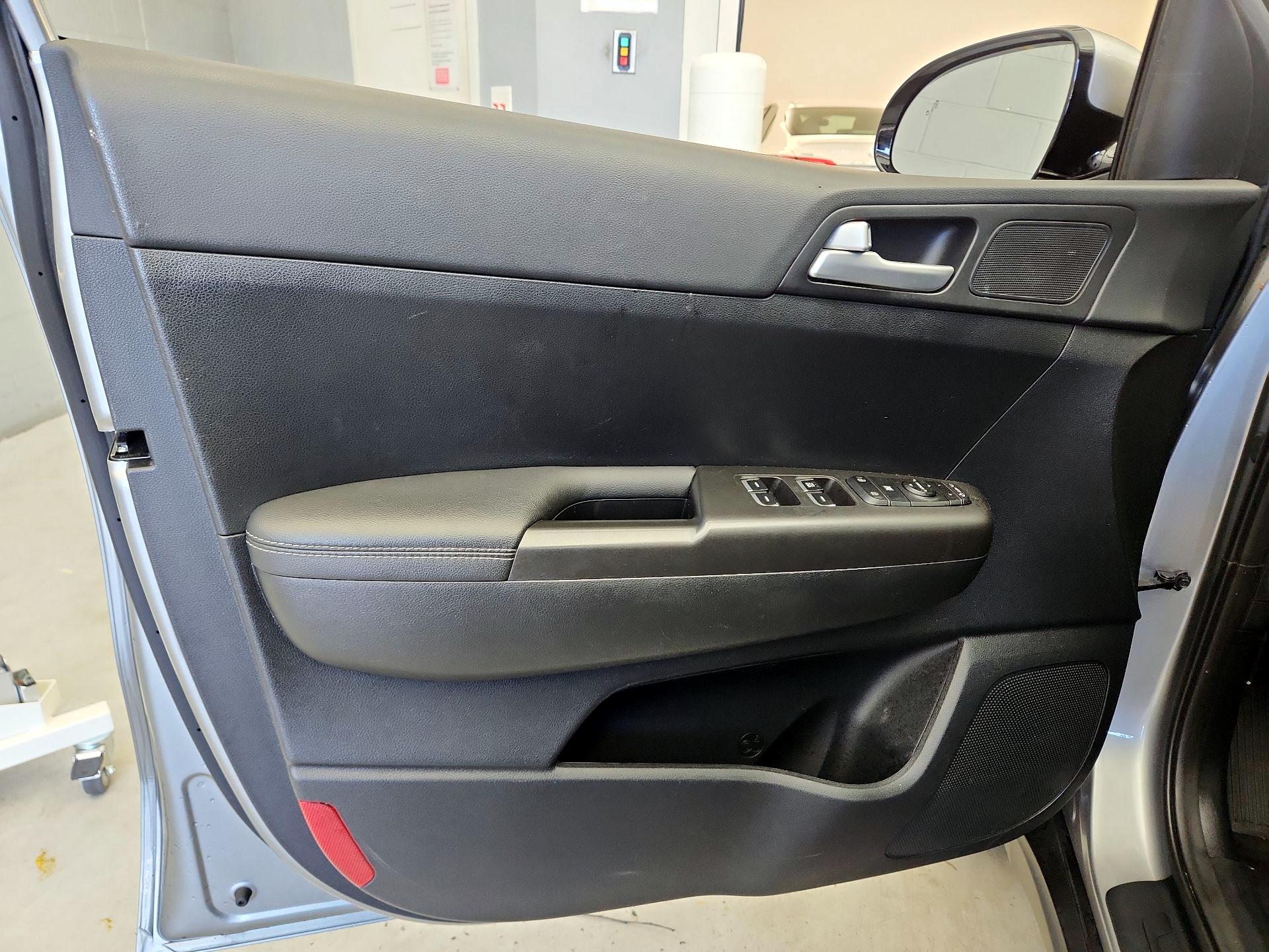 Thumbnail: 2022 Kia Sportage - 12