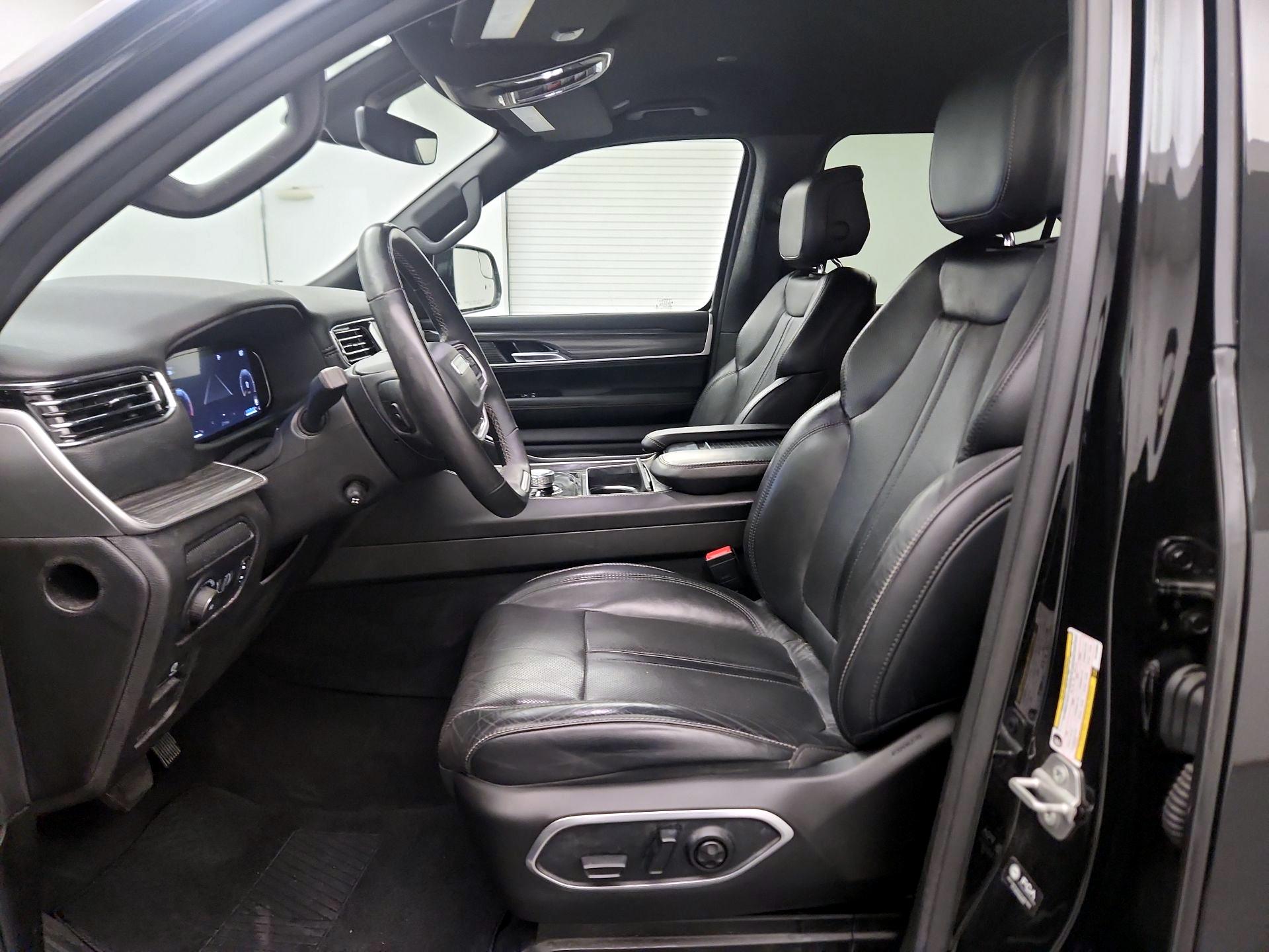 Thumbnail: 2022 Jeep Wagoneer - 11