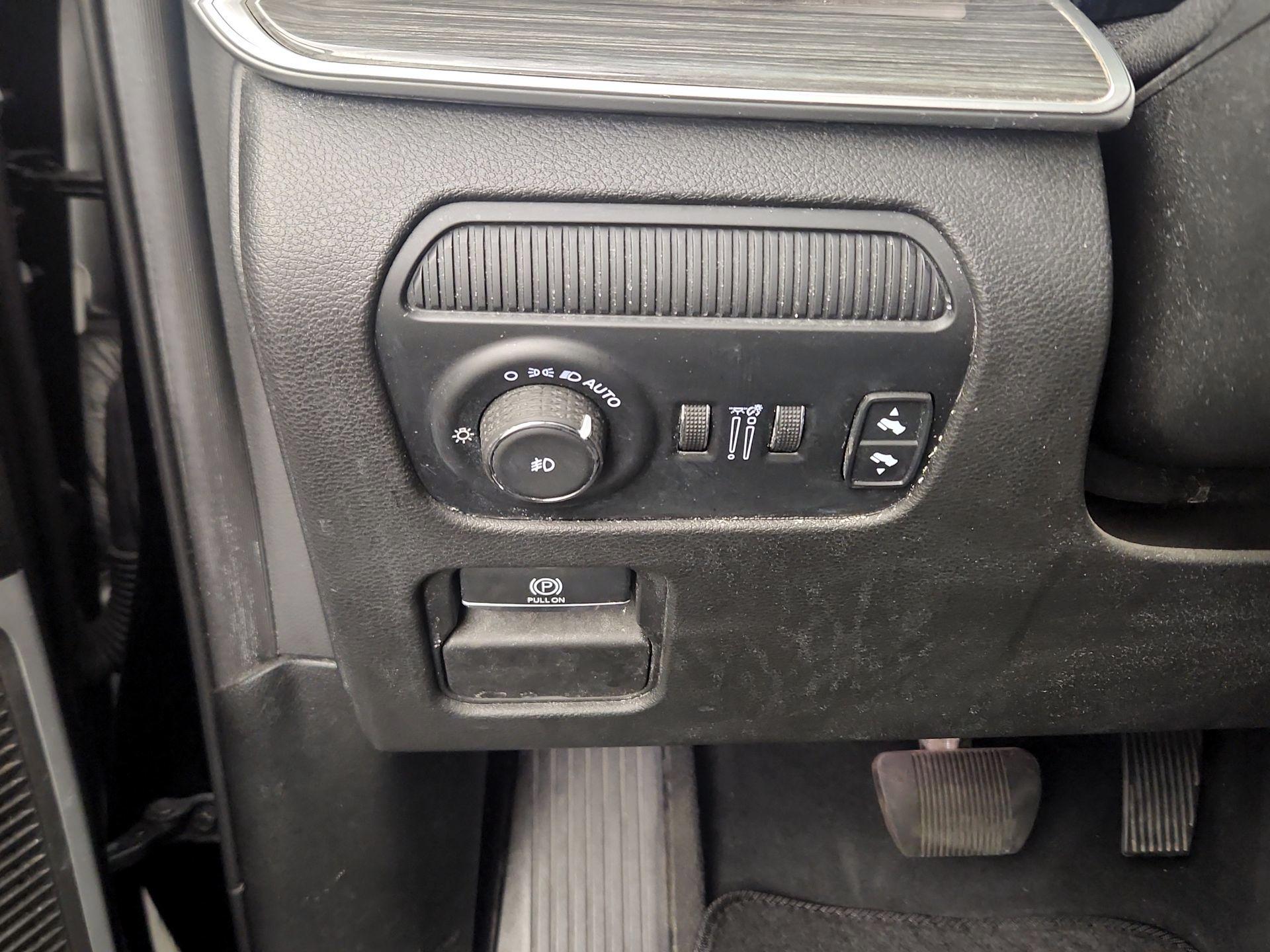 Thumbnail: 2022 Jeep Wagoneer - 13