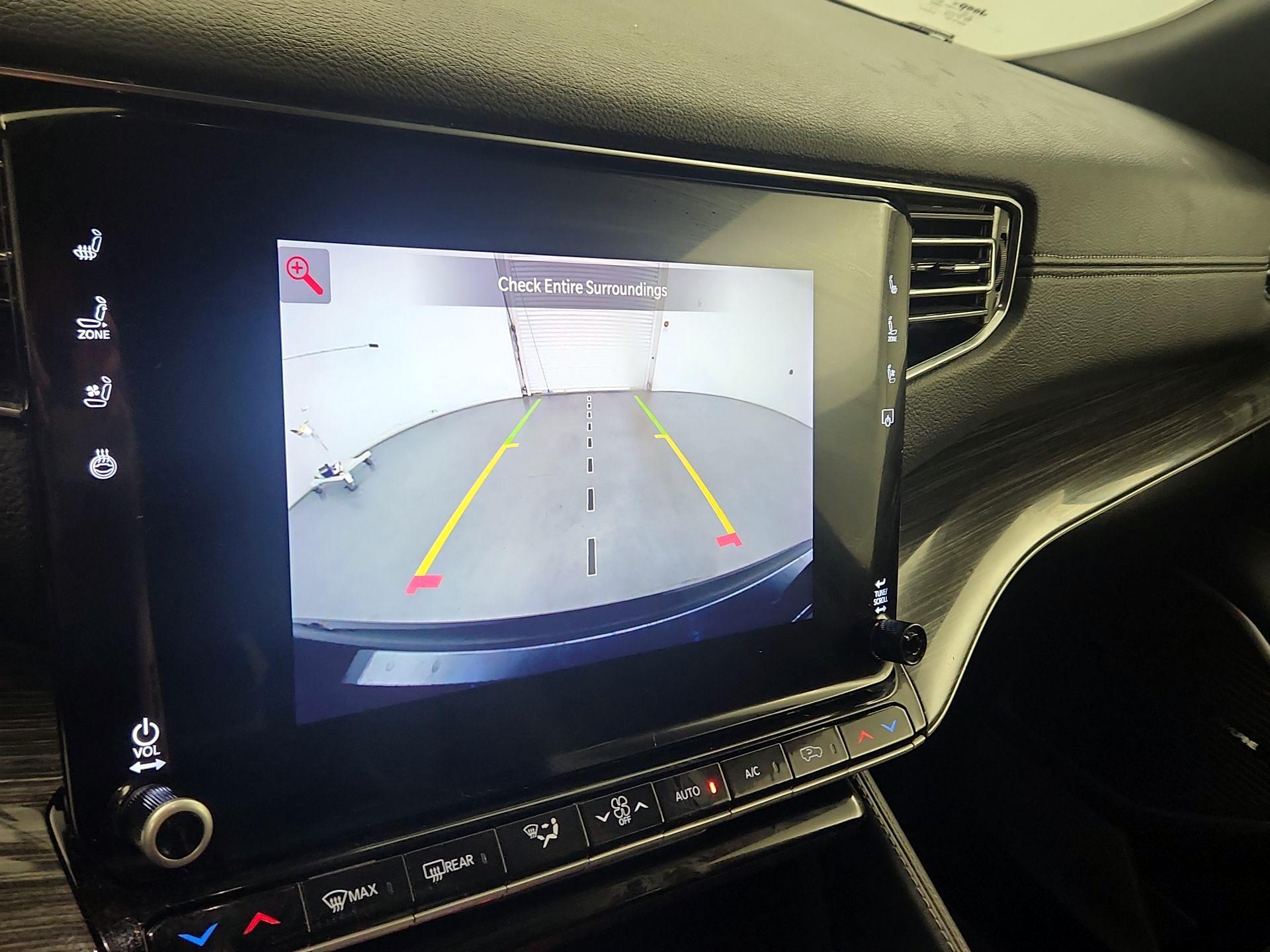 Thumbnail: 2022 Jeep Wagoneer - 15