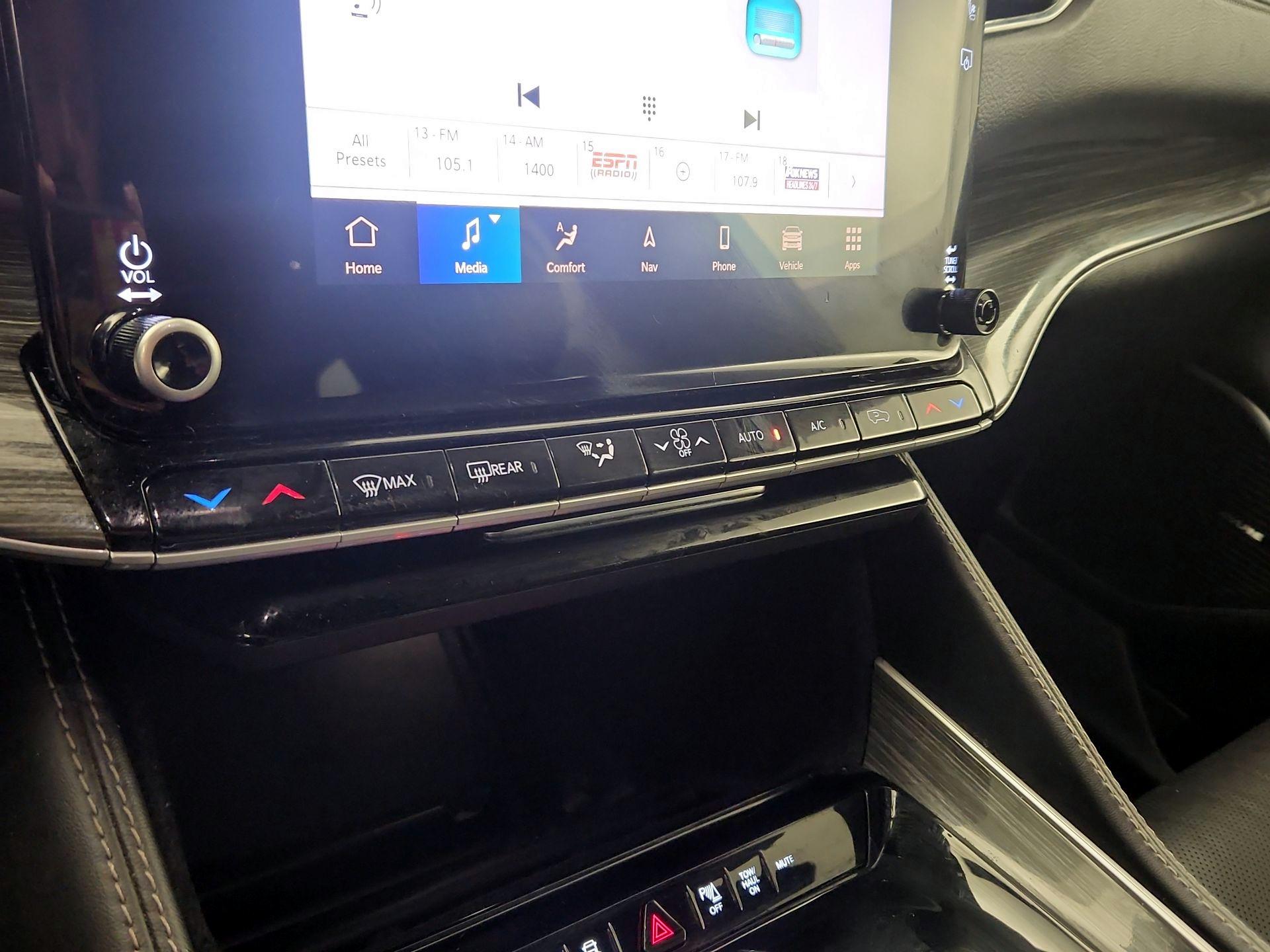 Thumbnail: 2022 Jeep Wagoneer - 17