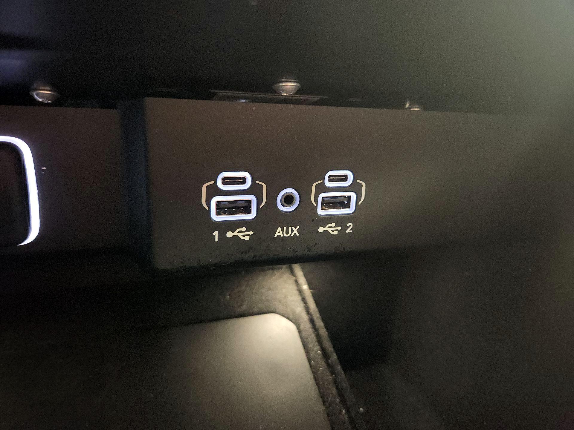 Thumbnail: 2022 Jeep Wagoneer - 19