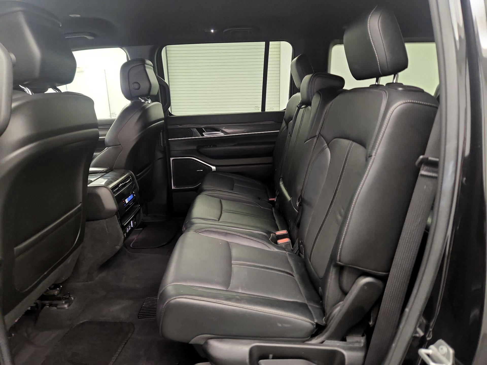 Thumbnail: 2022 Jeep Wagoneer - 20