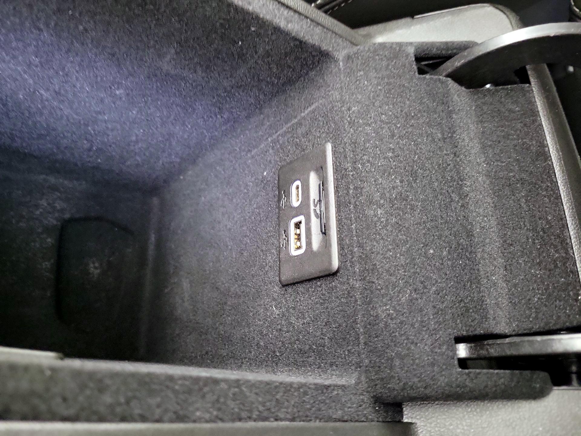 Thumbnail: 2021 Cadillac XT6 - 17