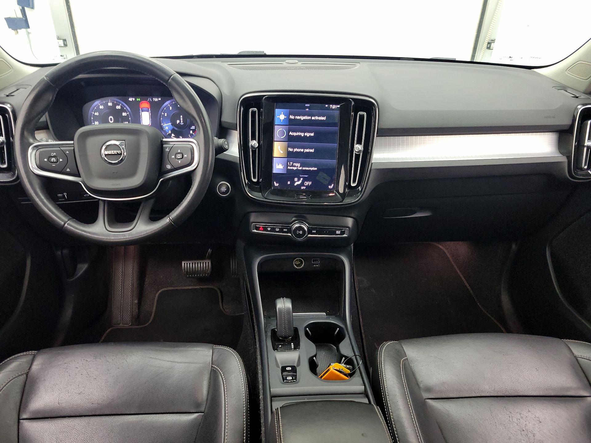 Thumbnail: 2021 Volvo XC40 - 9