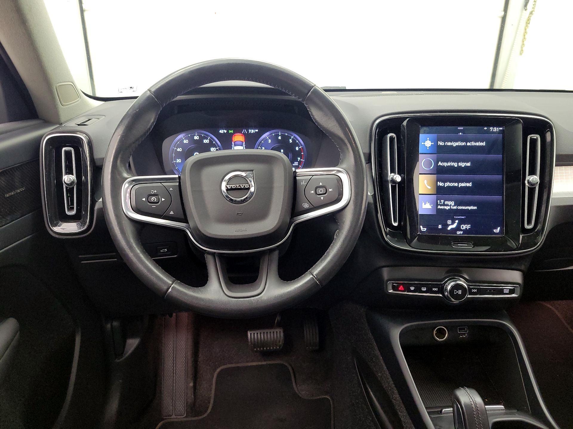 Thumbnail: 2021 Volvo XC40 - 10