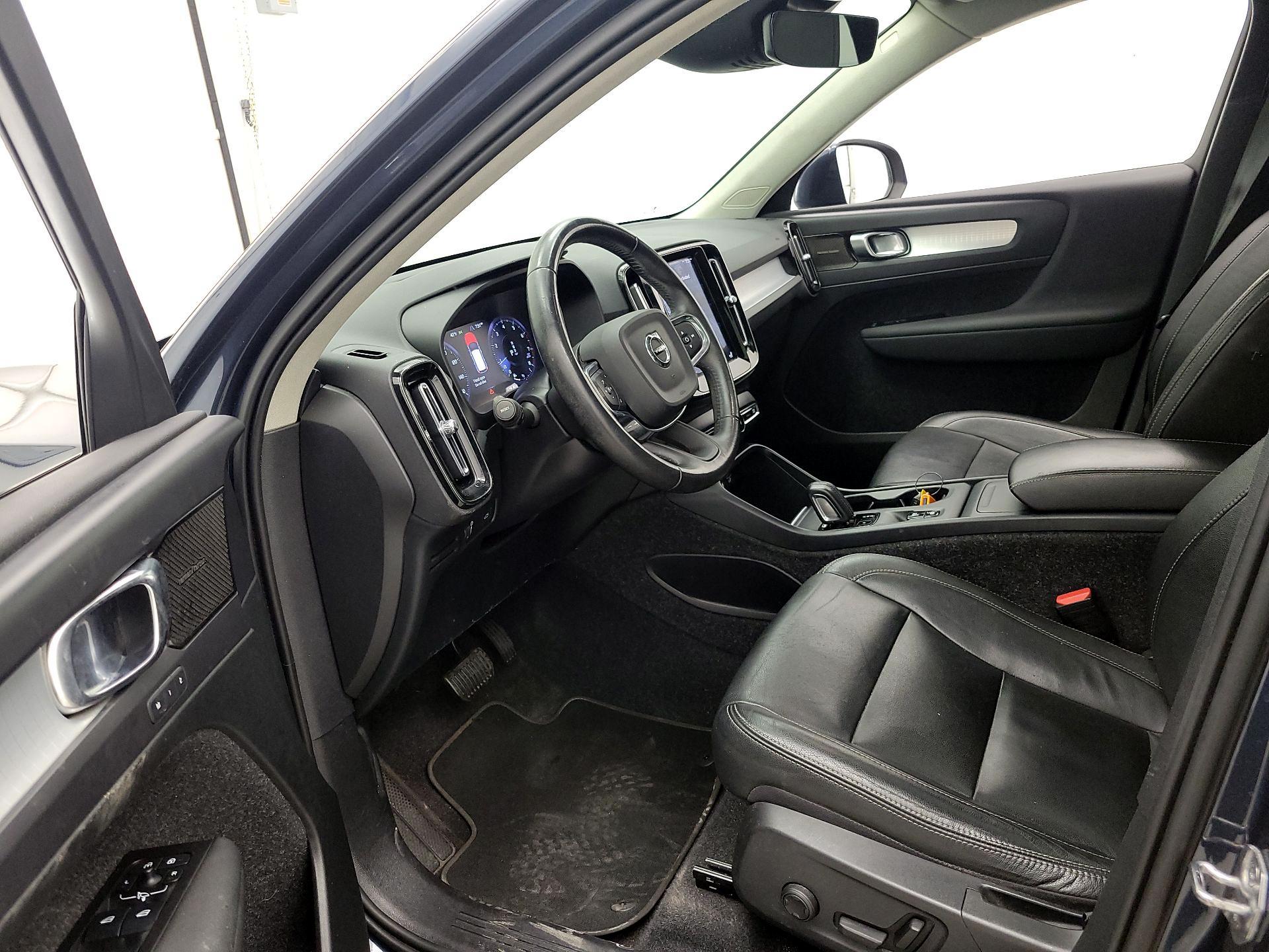 Thumbnail: 2021 Volvo XC40 - 11