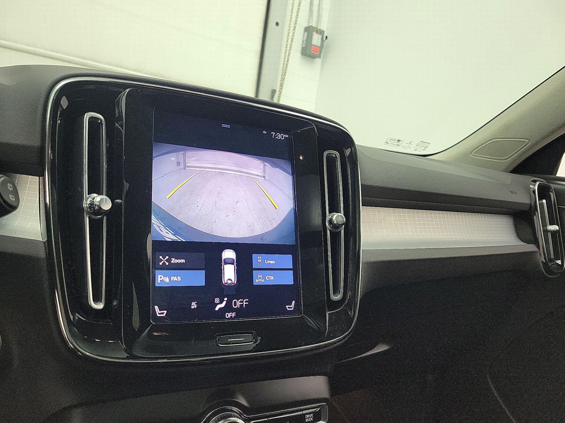 Thumbnail: 2021 Volvo XC40 - 14