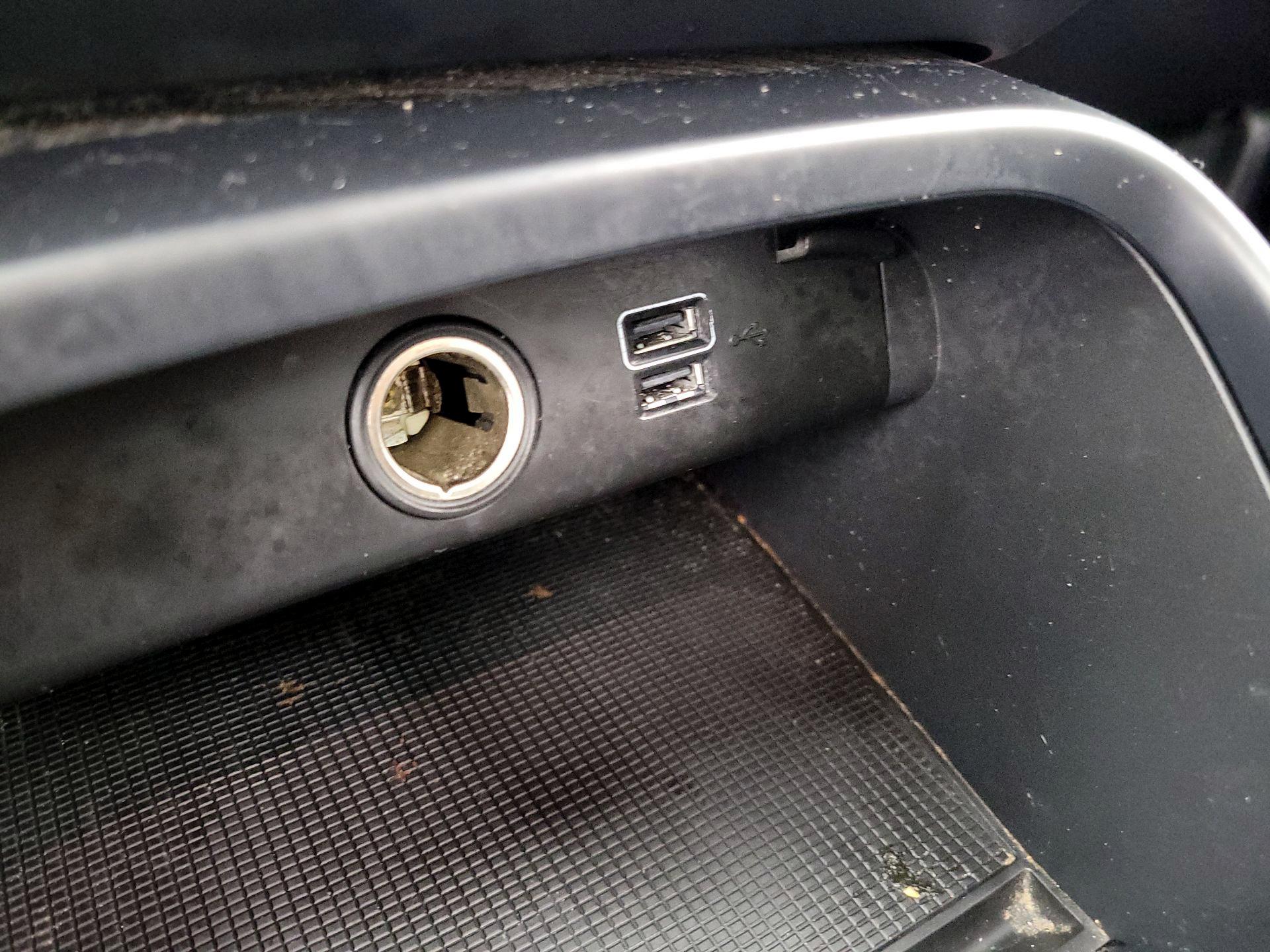 Thumbnail: 2021 Volvo XC40 - 18