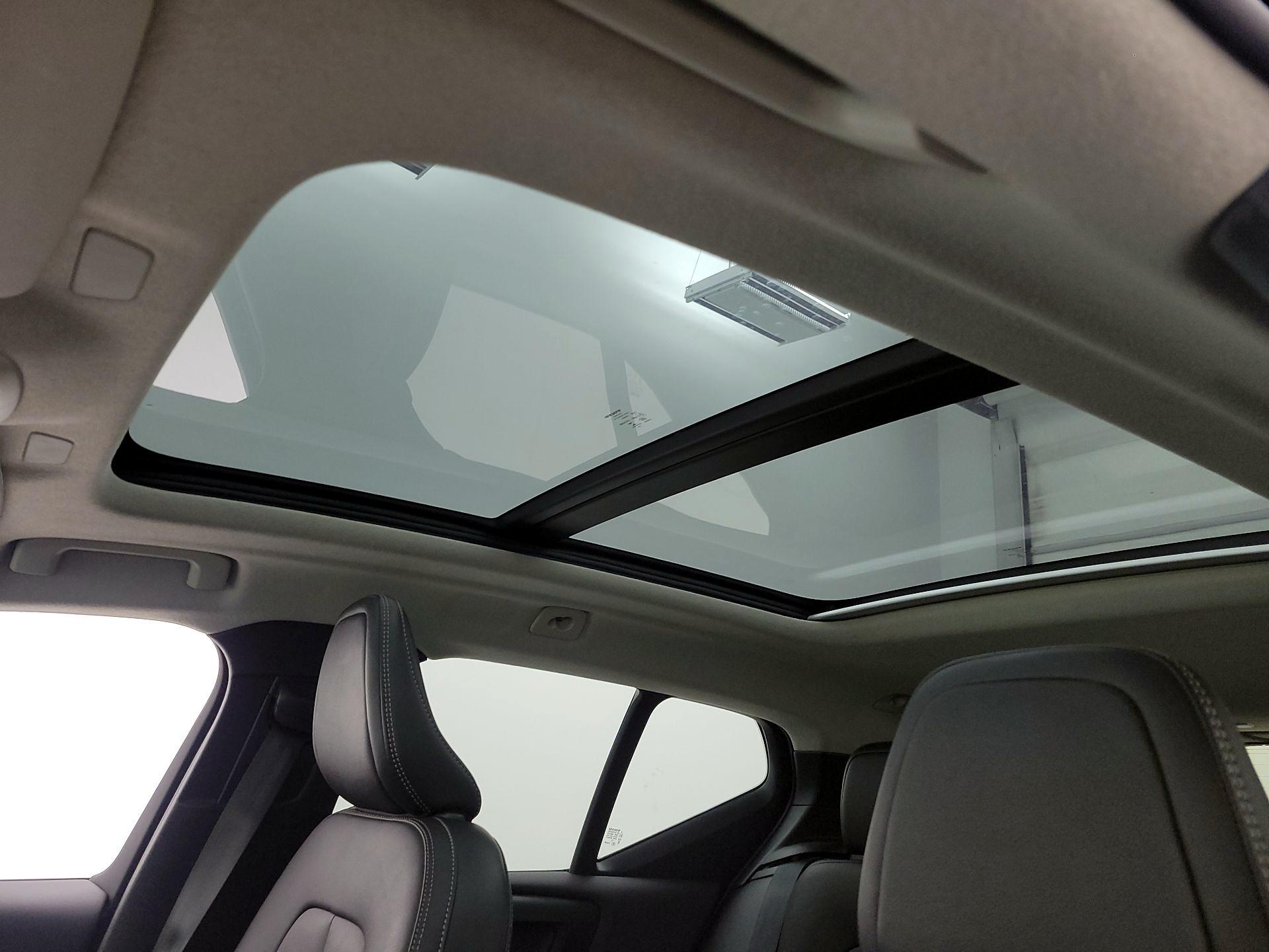 Thumbnail: 2021 Volvo XC40 - 19