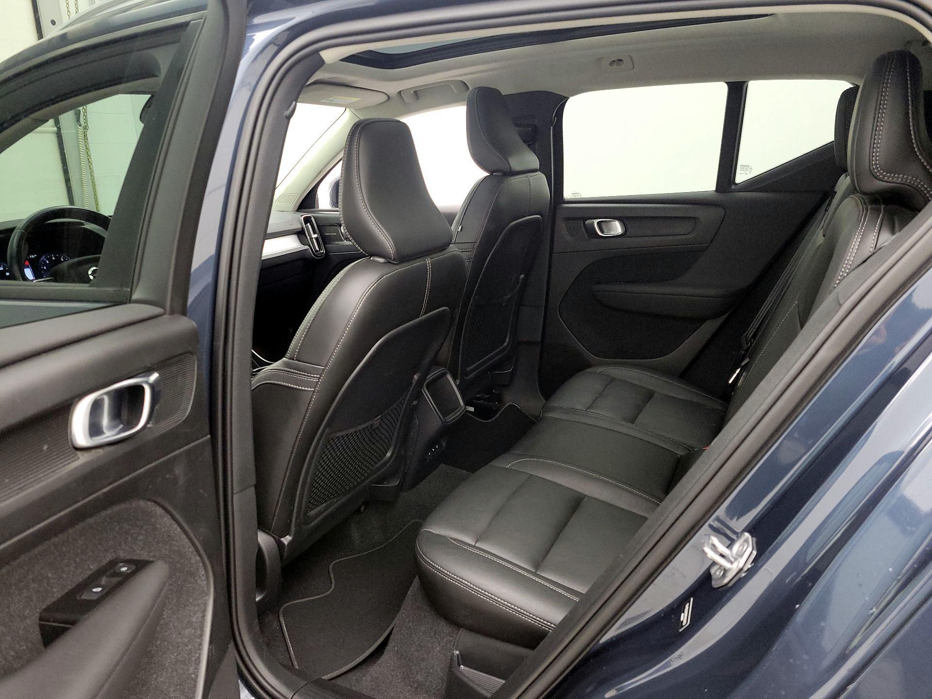 Thumbnail: 2021 Volvo XC40 - 20