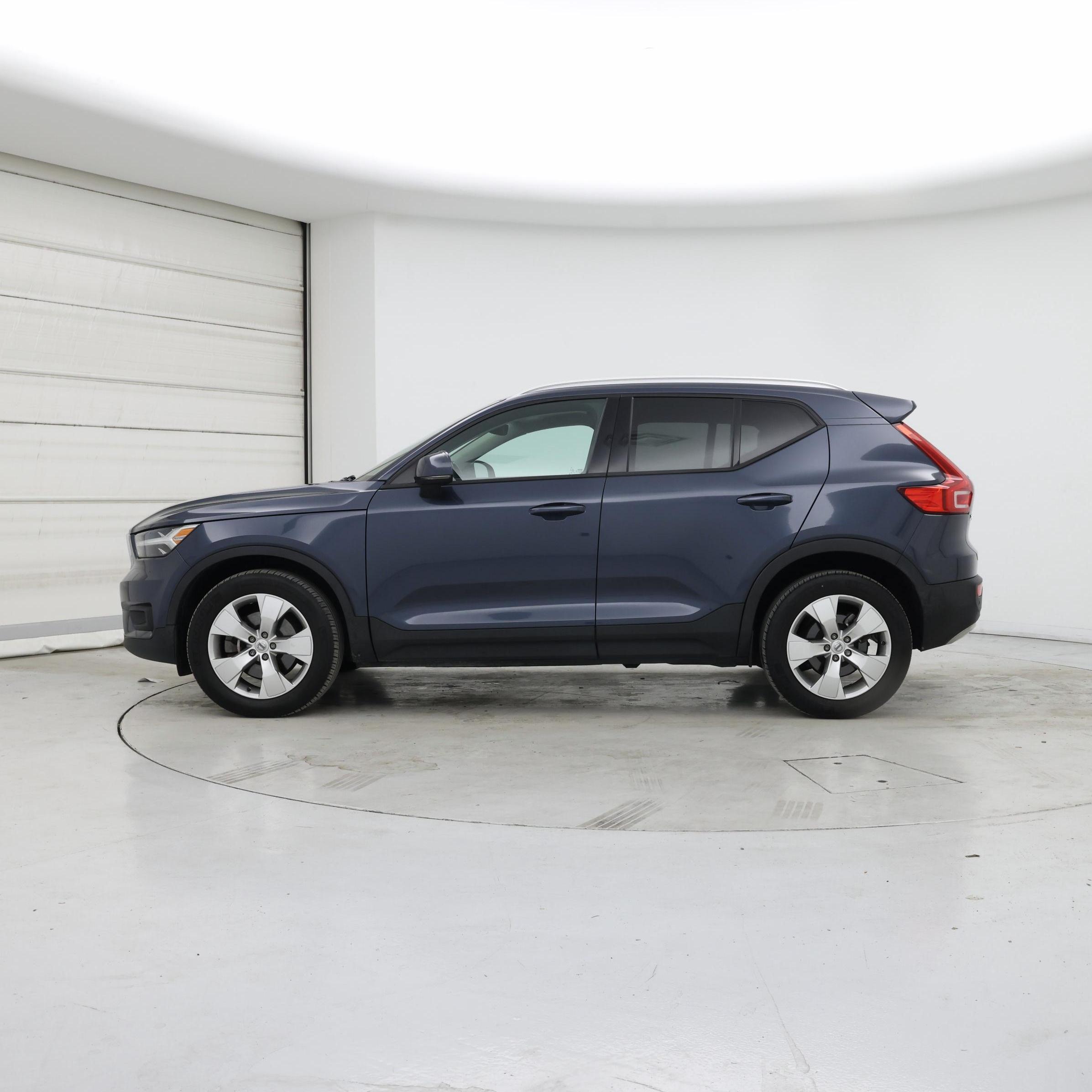 Thumbnail: 2021 Volvo XC40 - 3