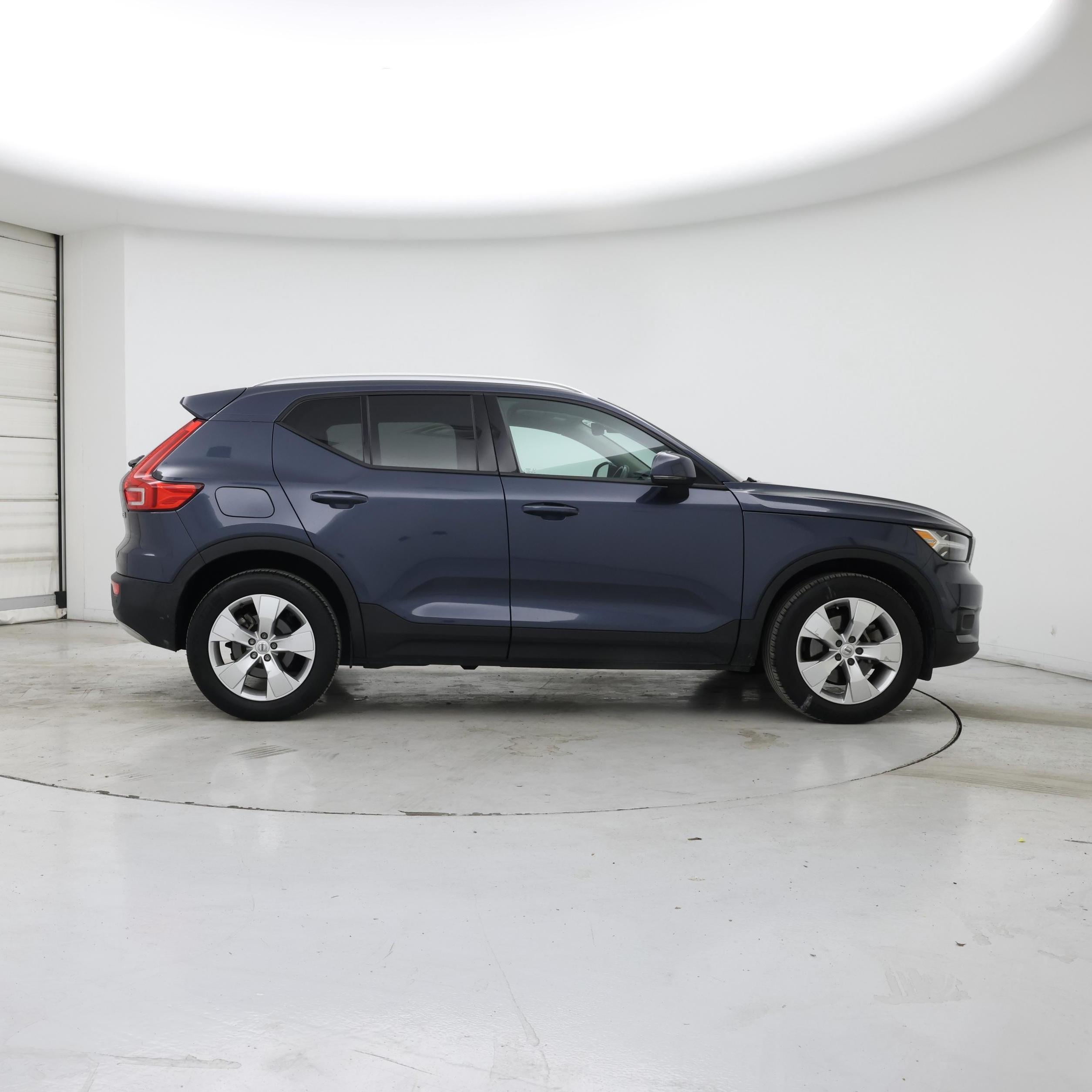 Thumbnail: 2021 Volvo XC40 - 7
