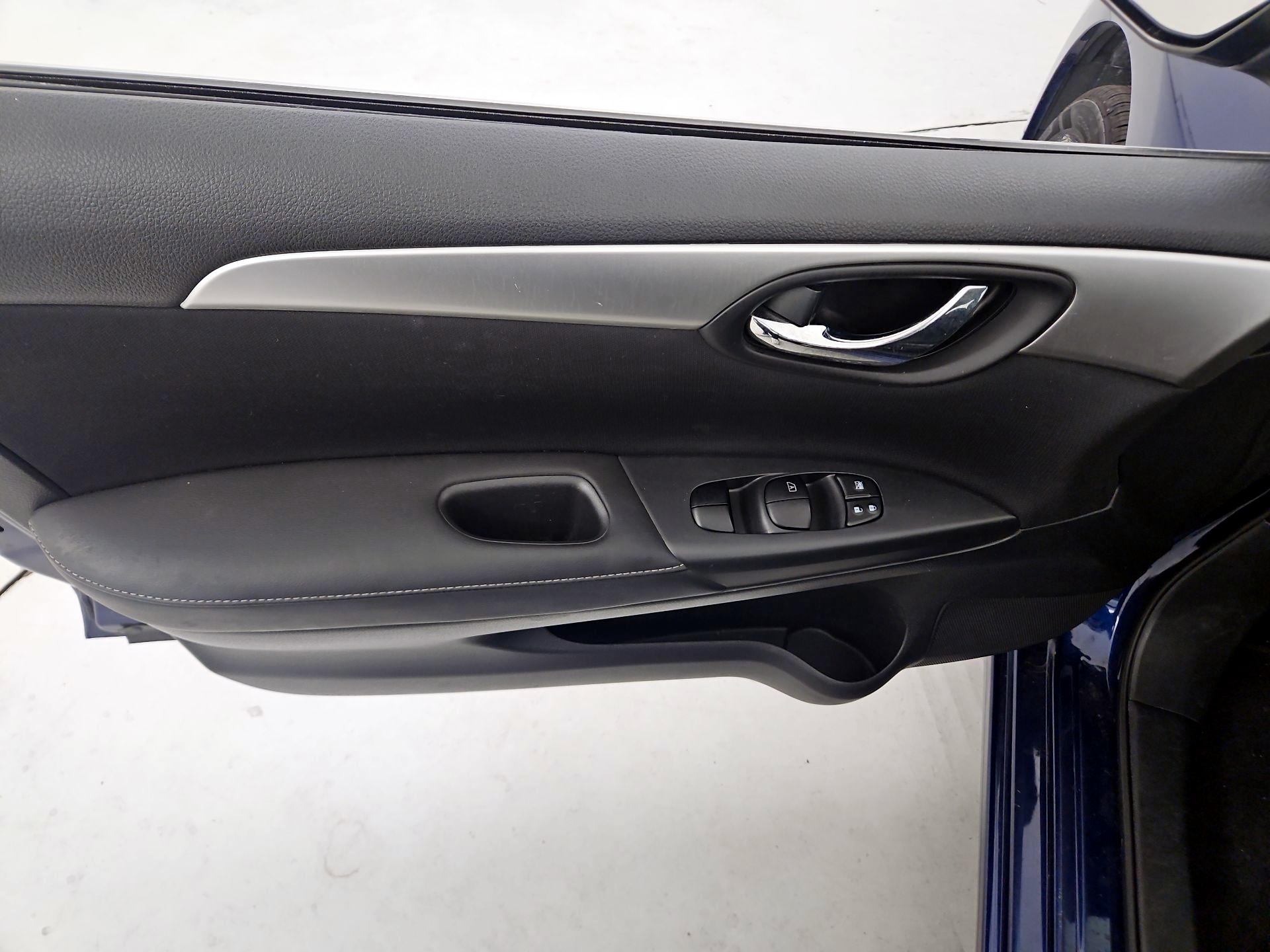 Thumbnail: 2017 Nissan Sentra - 12