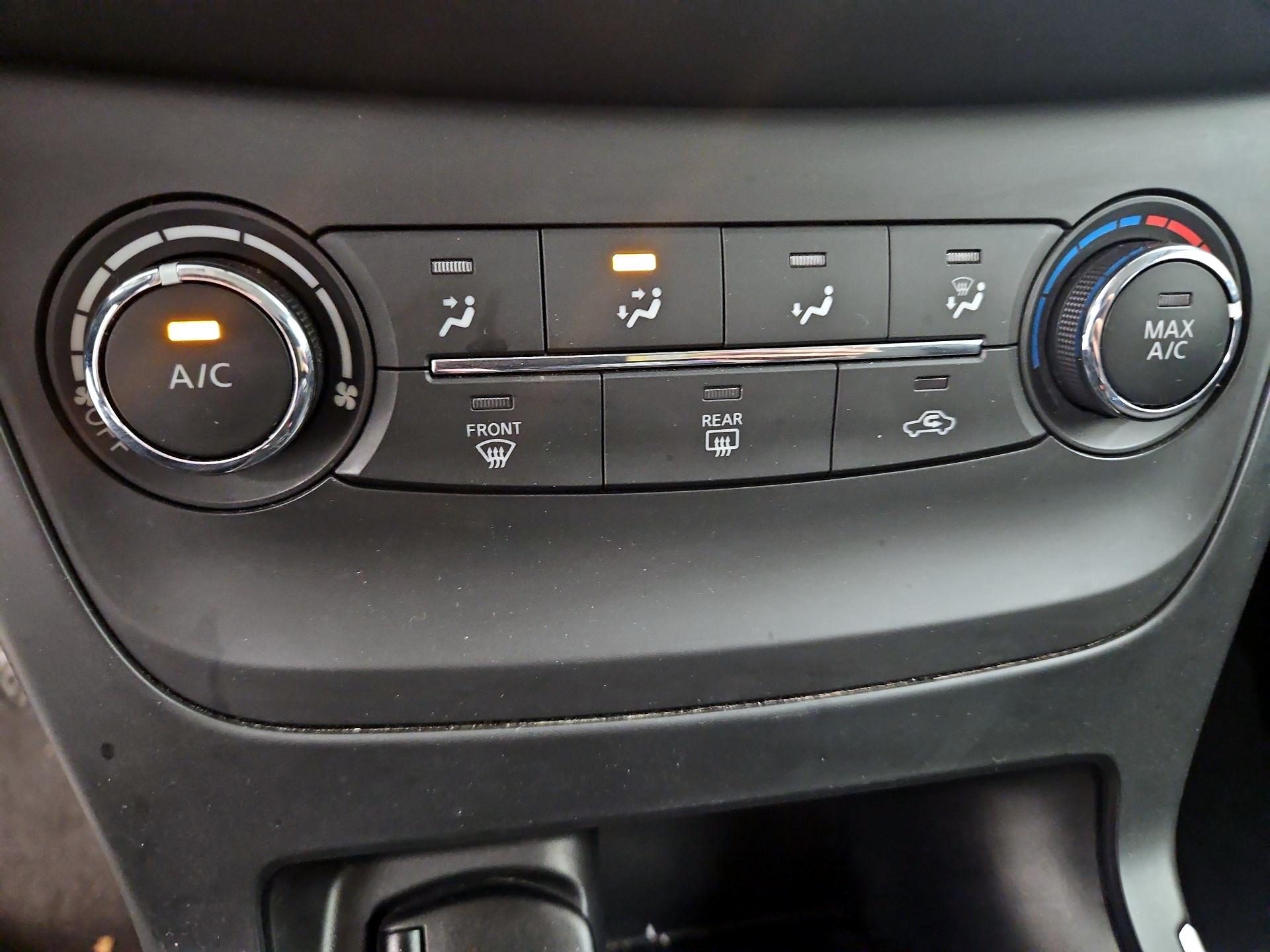 Thumbnail: 2017 Nissan Sentra - 15